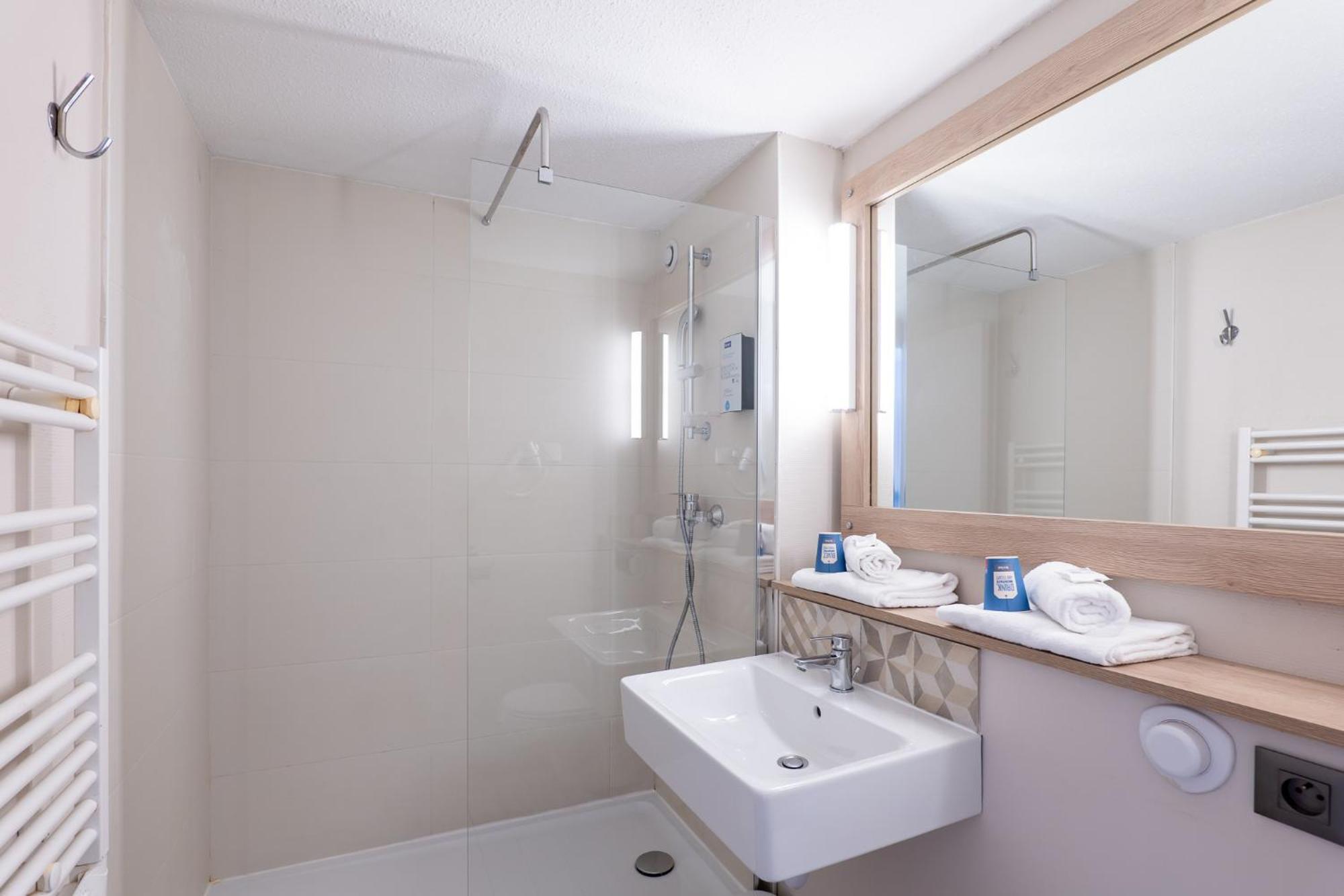 Double Room,1587494835:JPEG