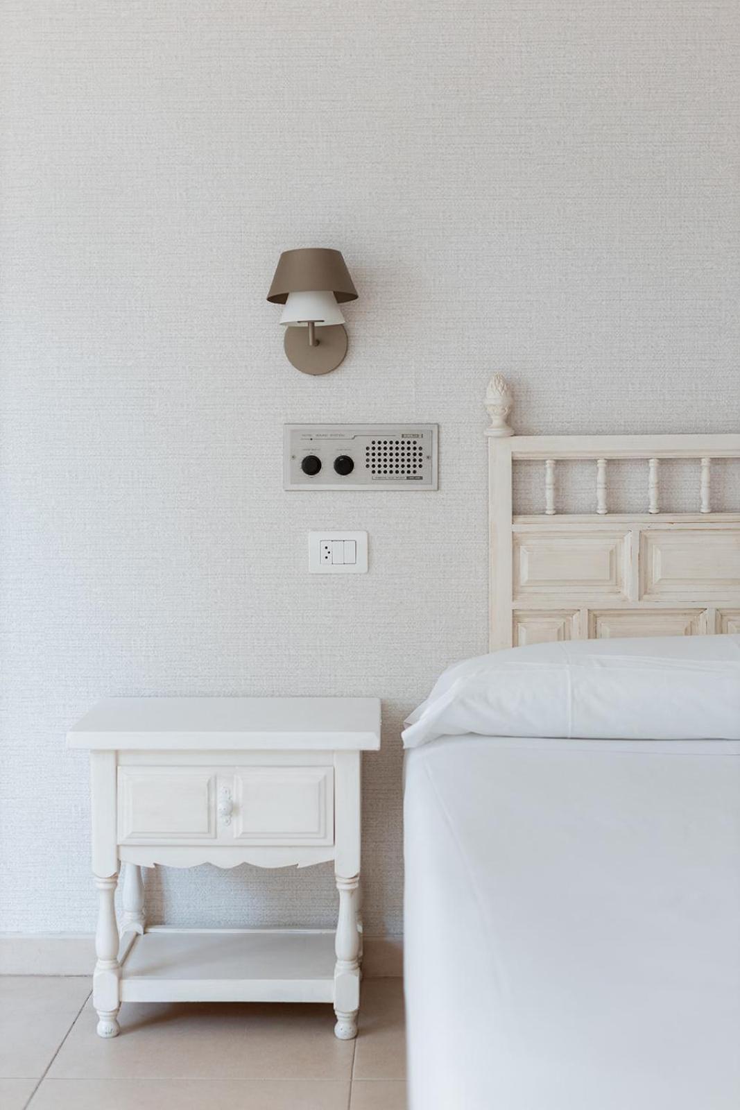 Standard Single Room,1587496125:JPEG