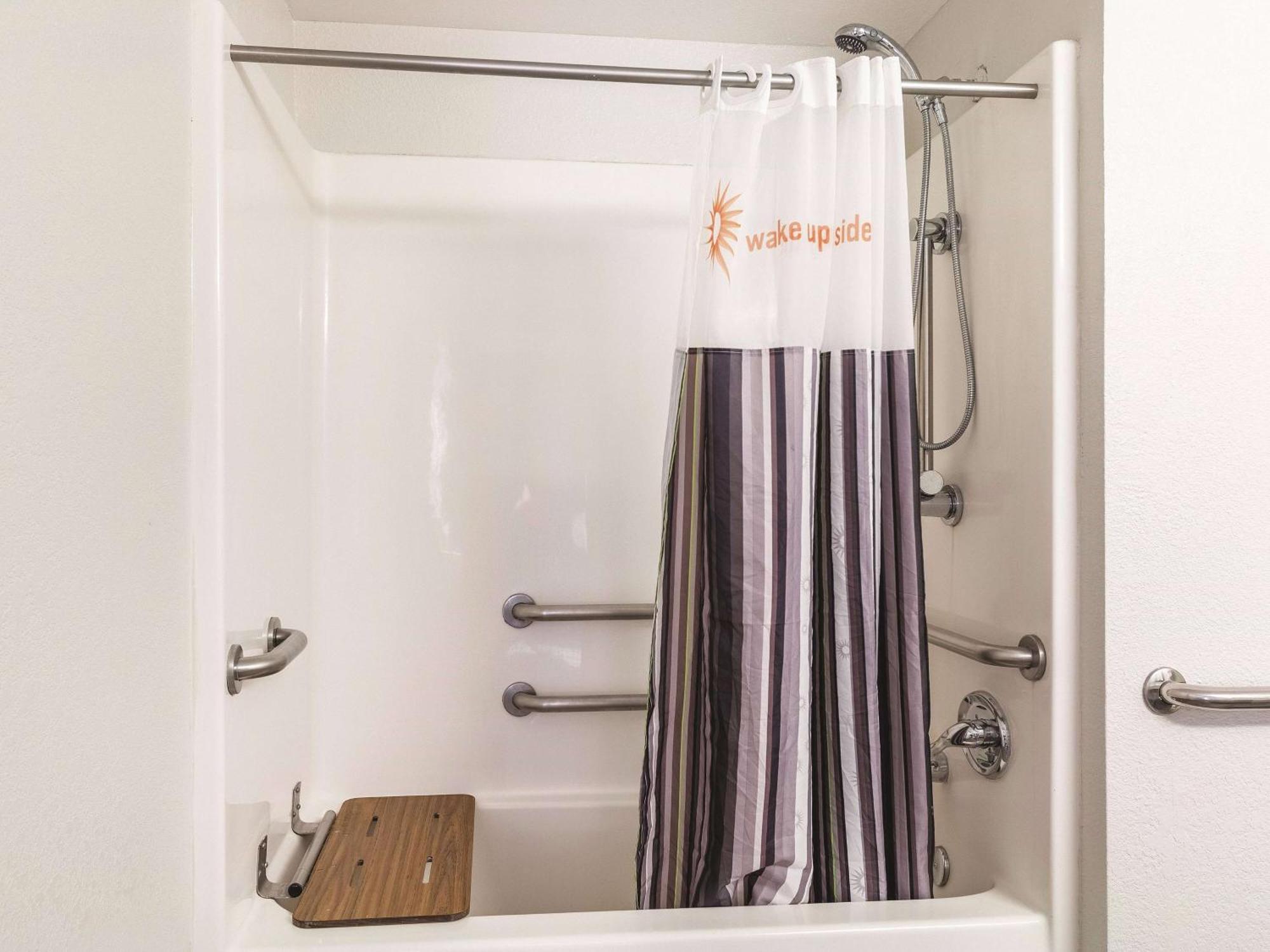 King Room Bath Tub Mobility or Hearing Accessible Non-Smoking,1587497864:JPEG