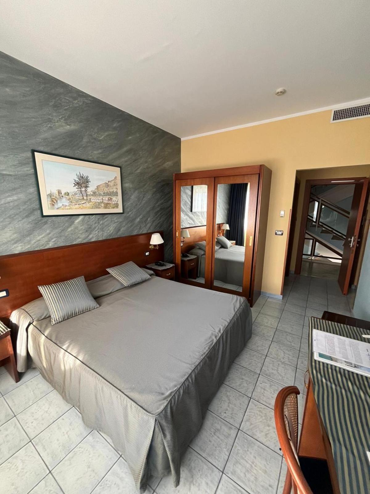 Double Room,653027409:JPEG