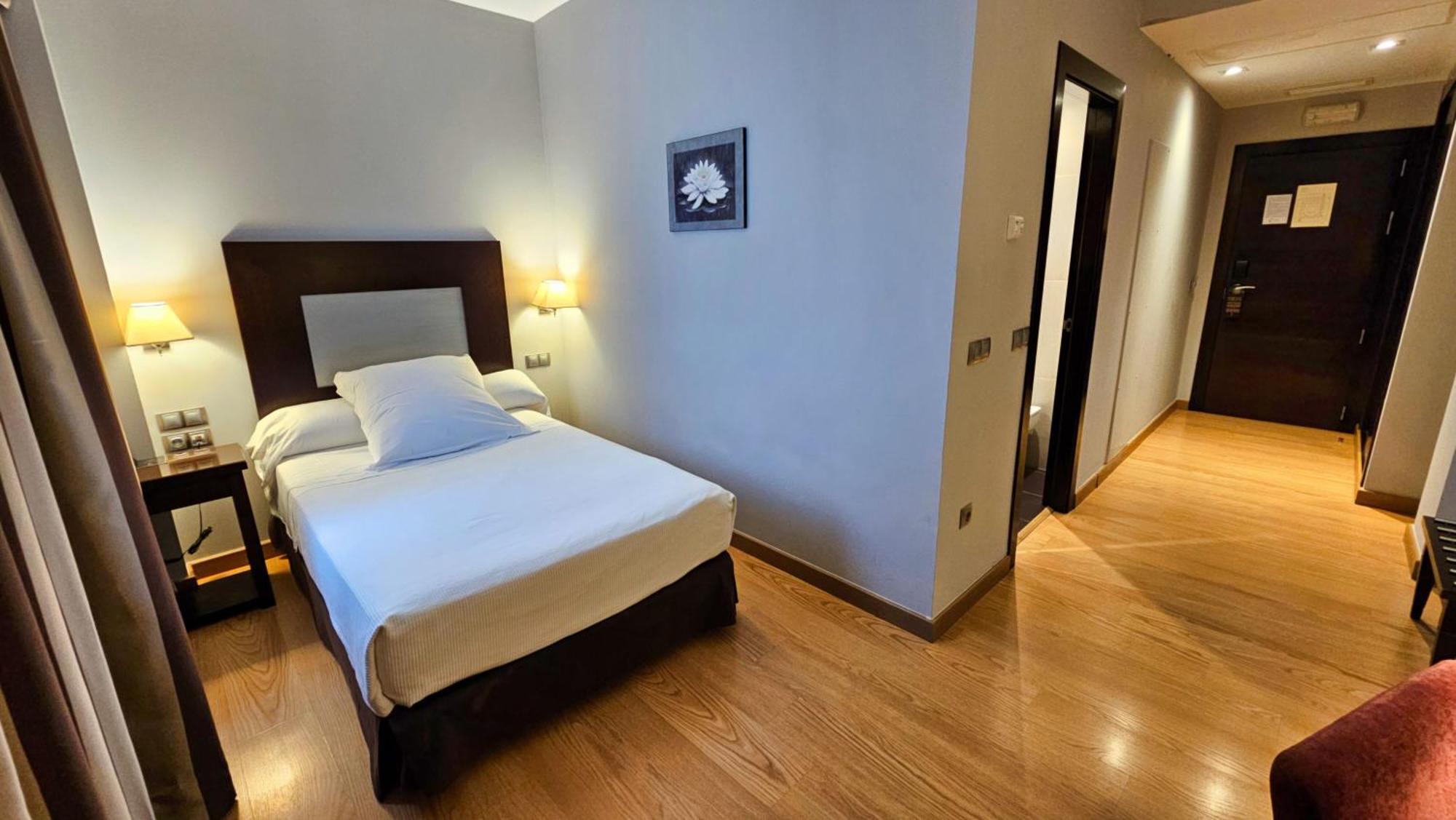 Single Room,1587499681:JPEG
