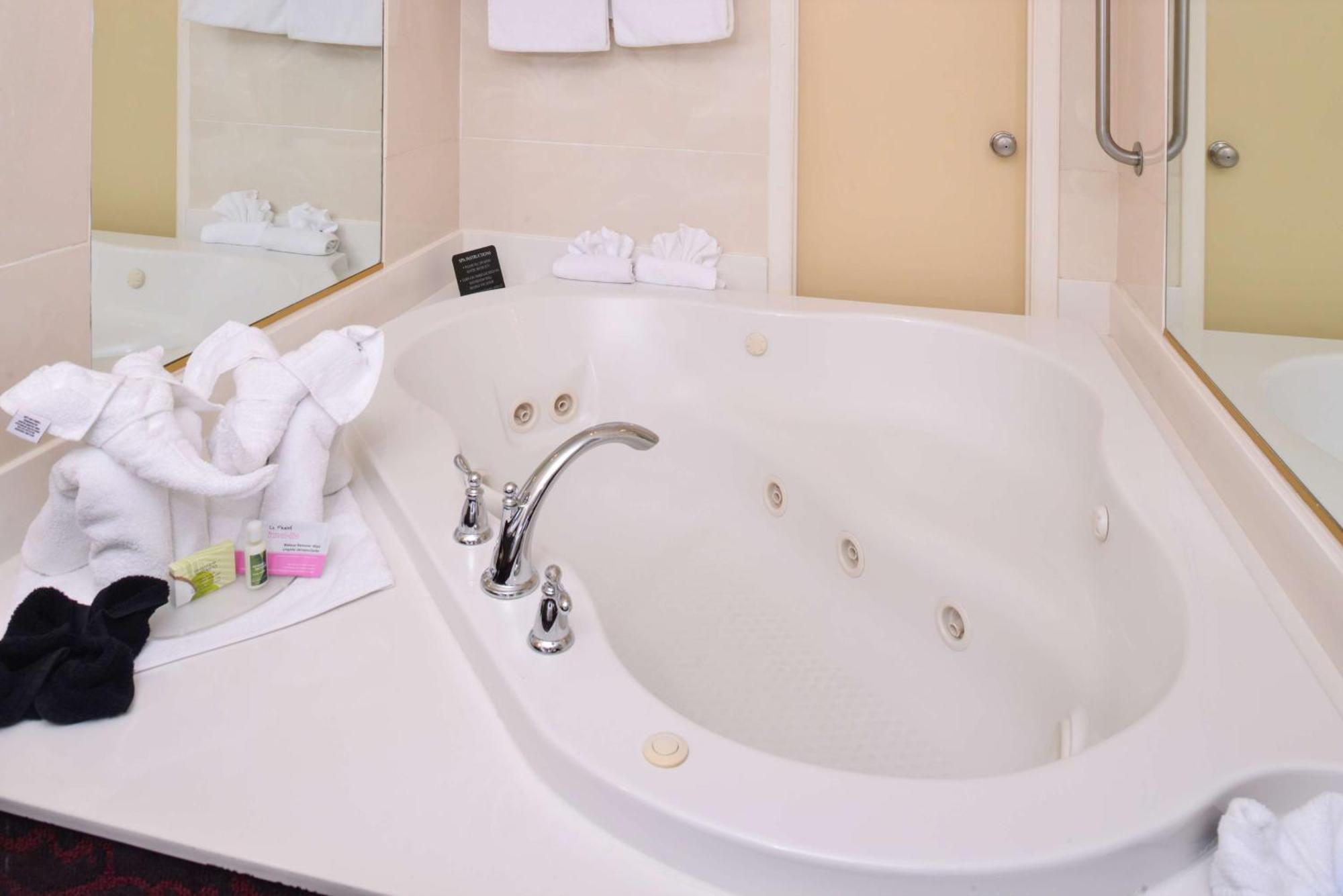 King Suite Spa Bath,1587502251:JPEG