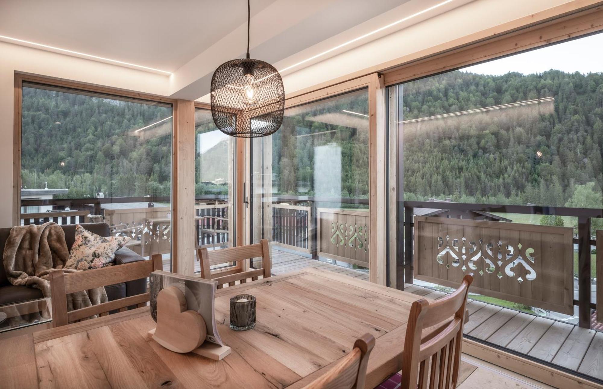 One-bedroom Loft Apartment Panorama Annex