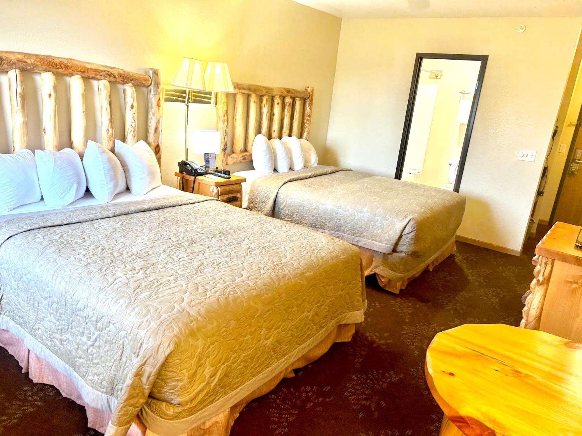 Traditional Queen Room Two Queen Beds Non-Smoking