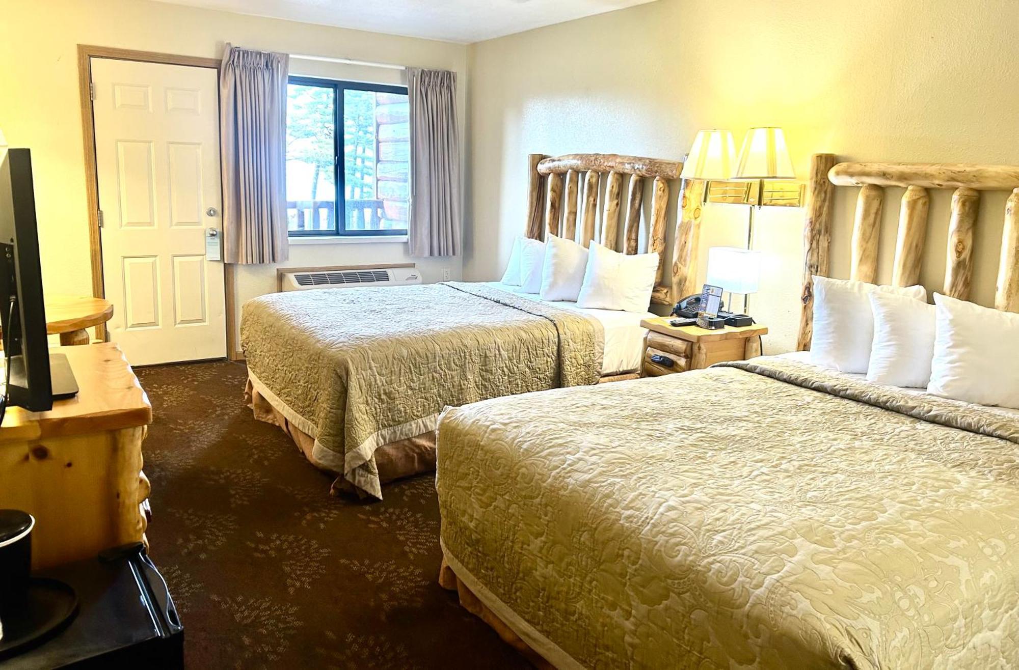 Queen Room Two Queen Beds Park Lake View