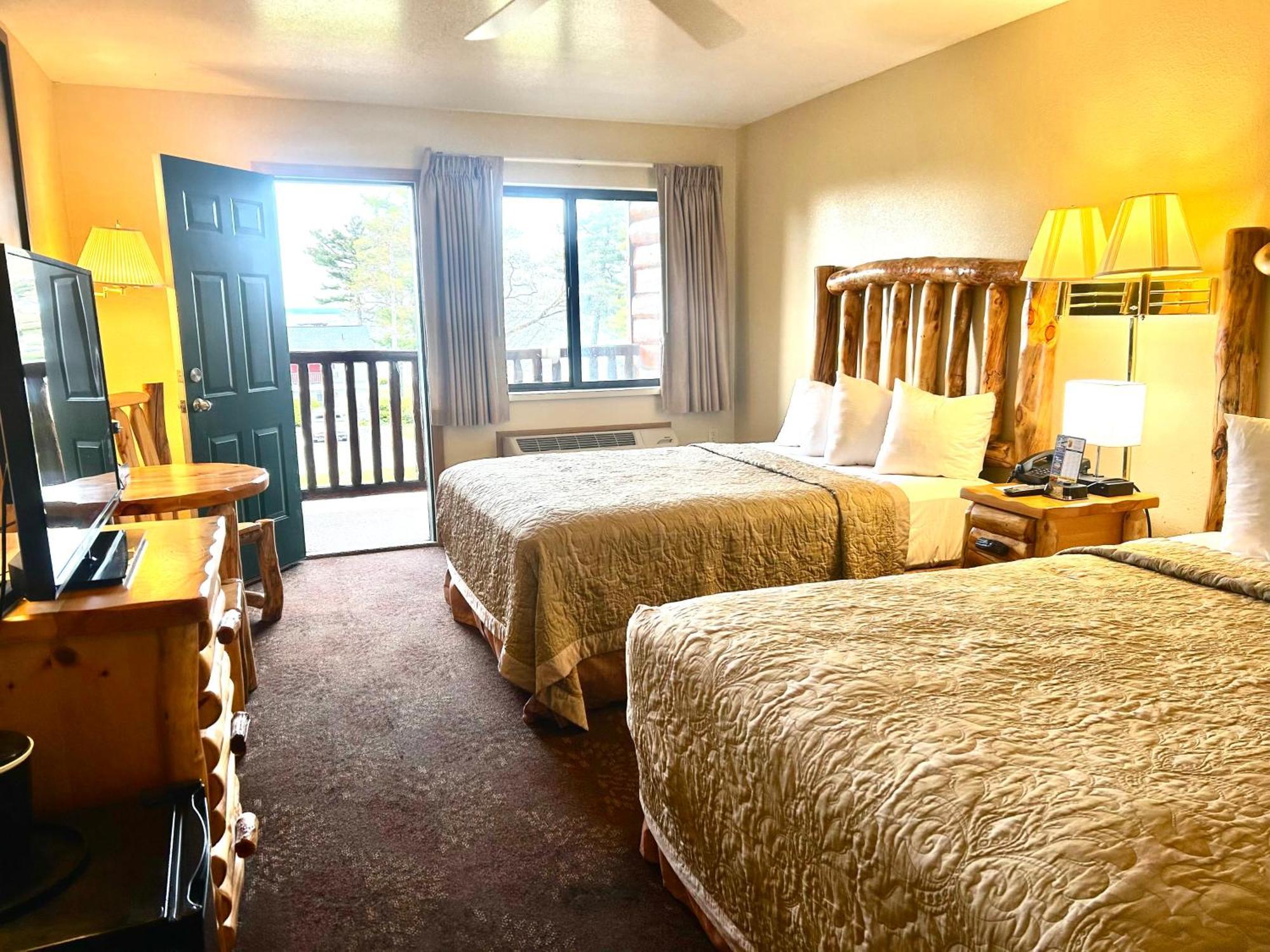 Queen Room Two Queen Beds Park Lake View