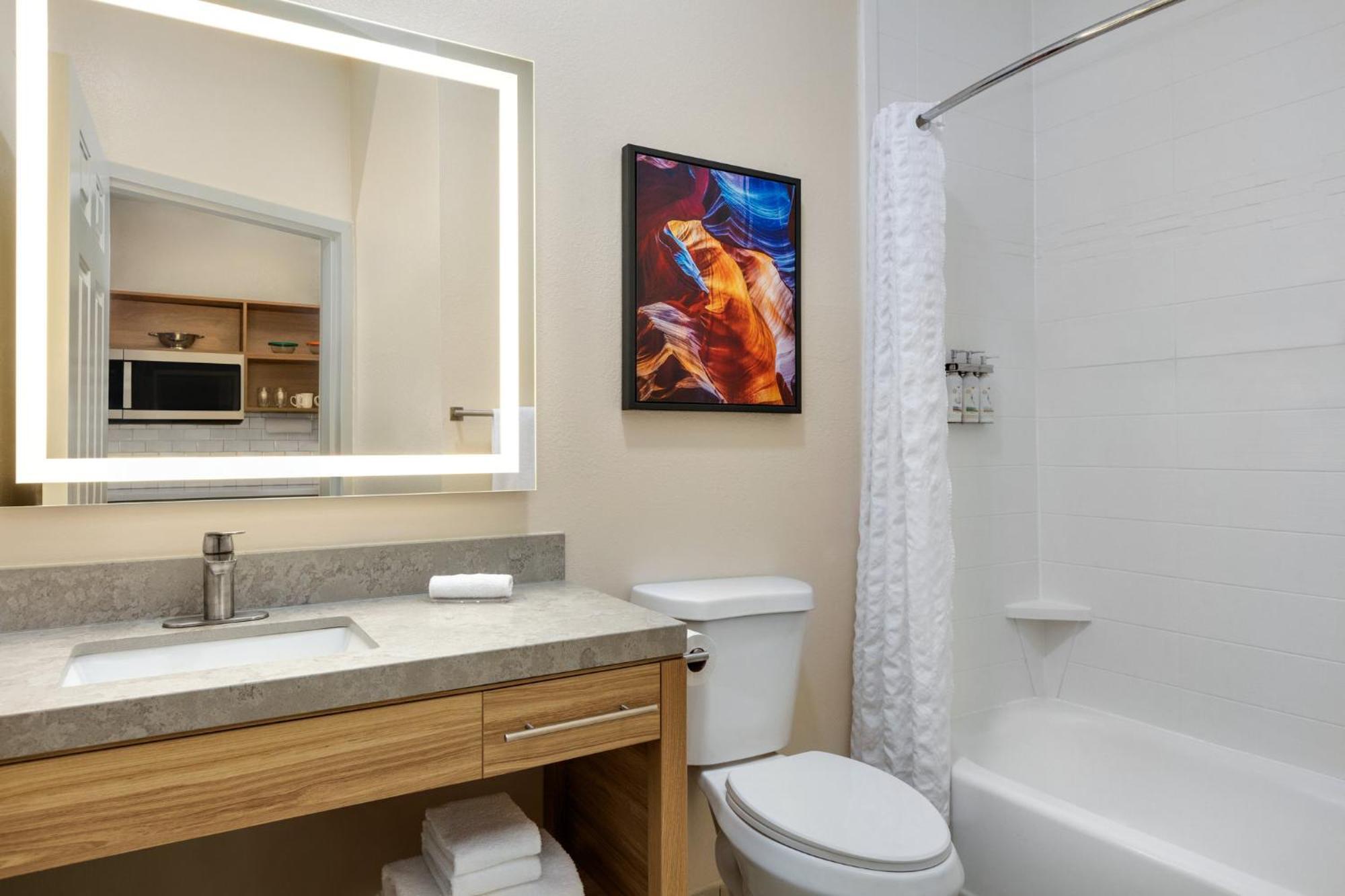 Queen Studio Suite,1586839437:JPEG