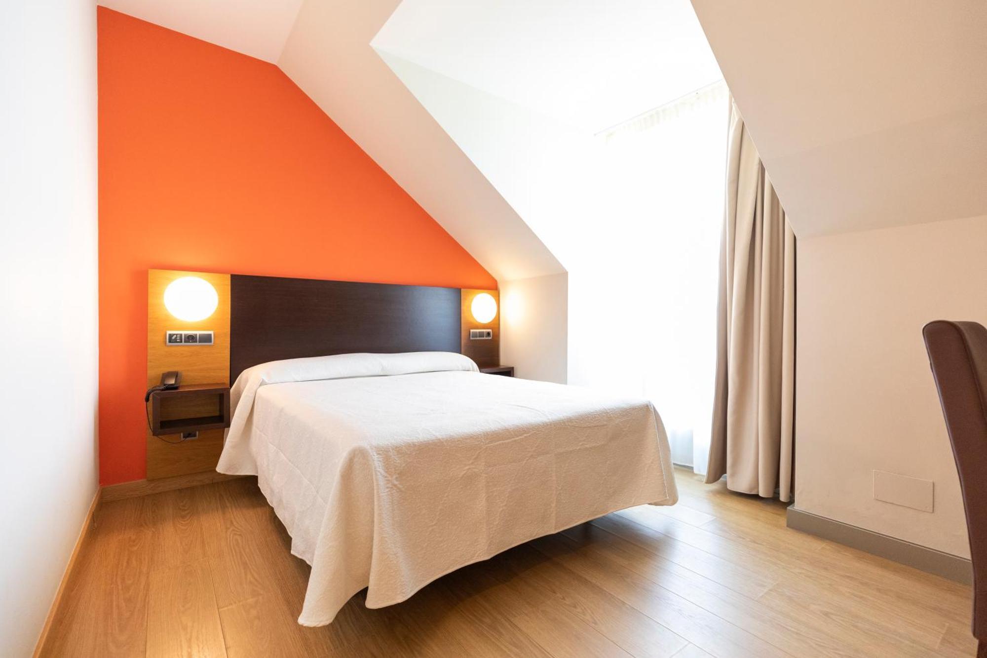 Small Double Room,1587510514:JPEG