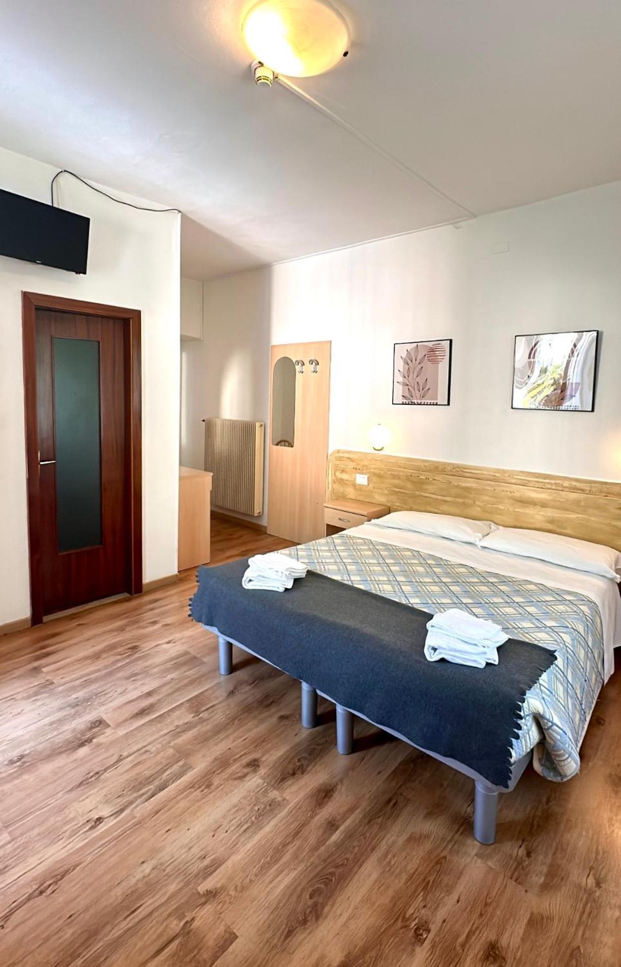Double or Twin Room Mountain View