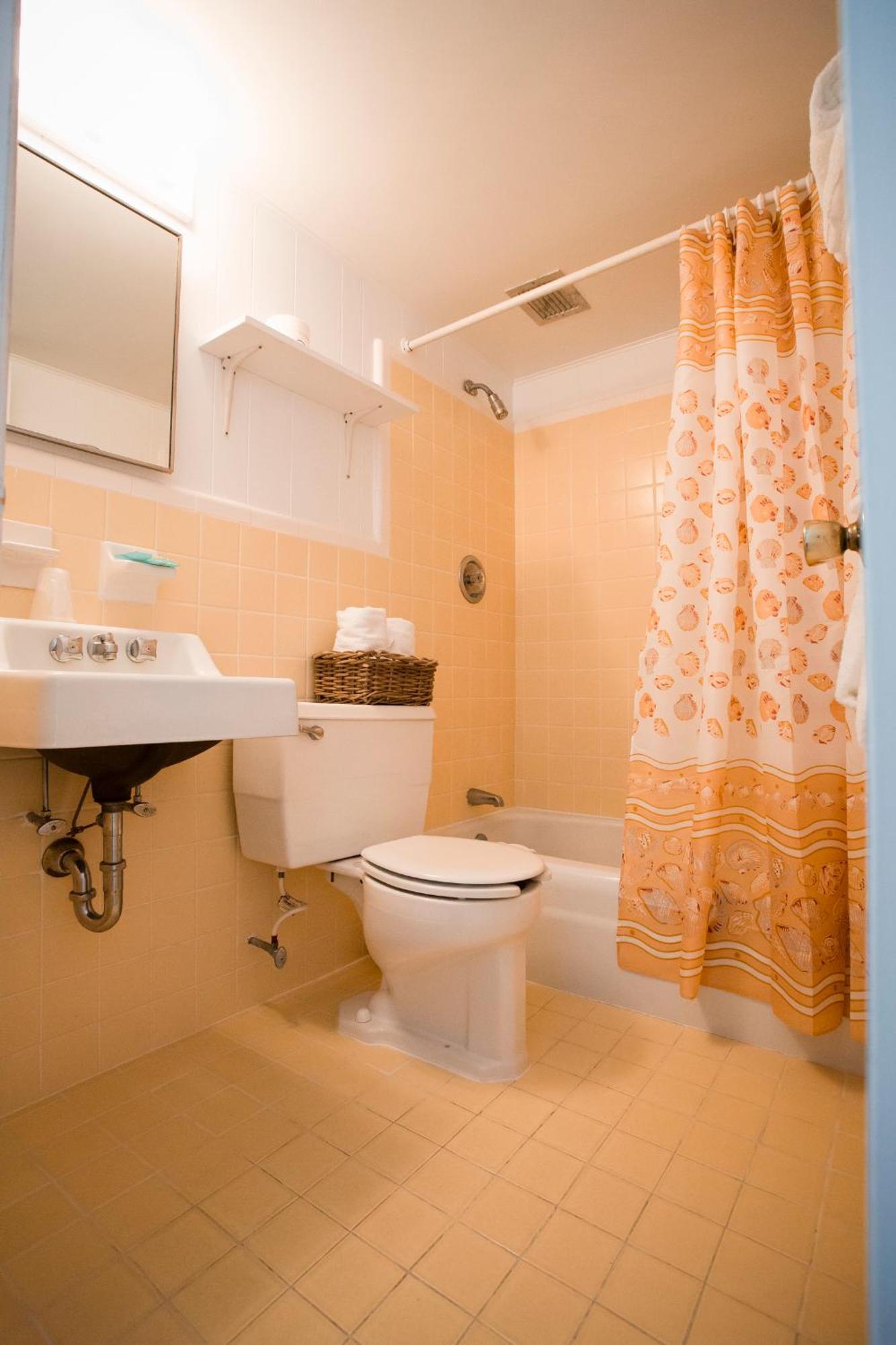 Deluxe One-Bedroom Suite