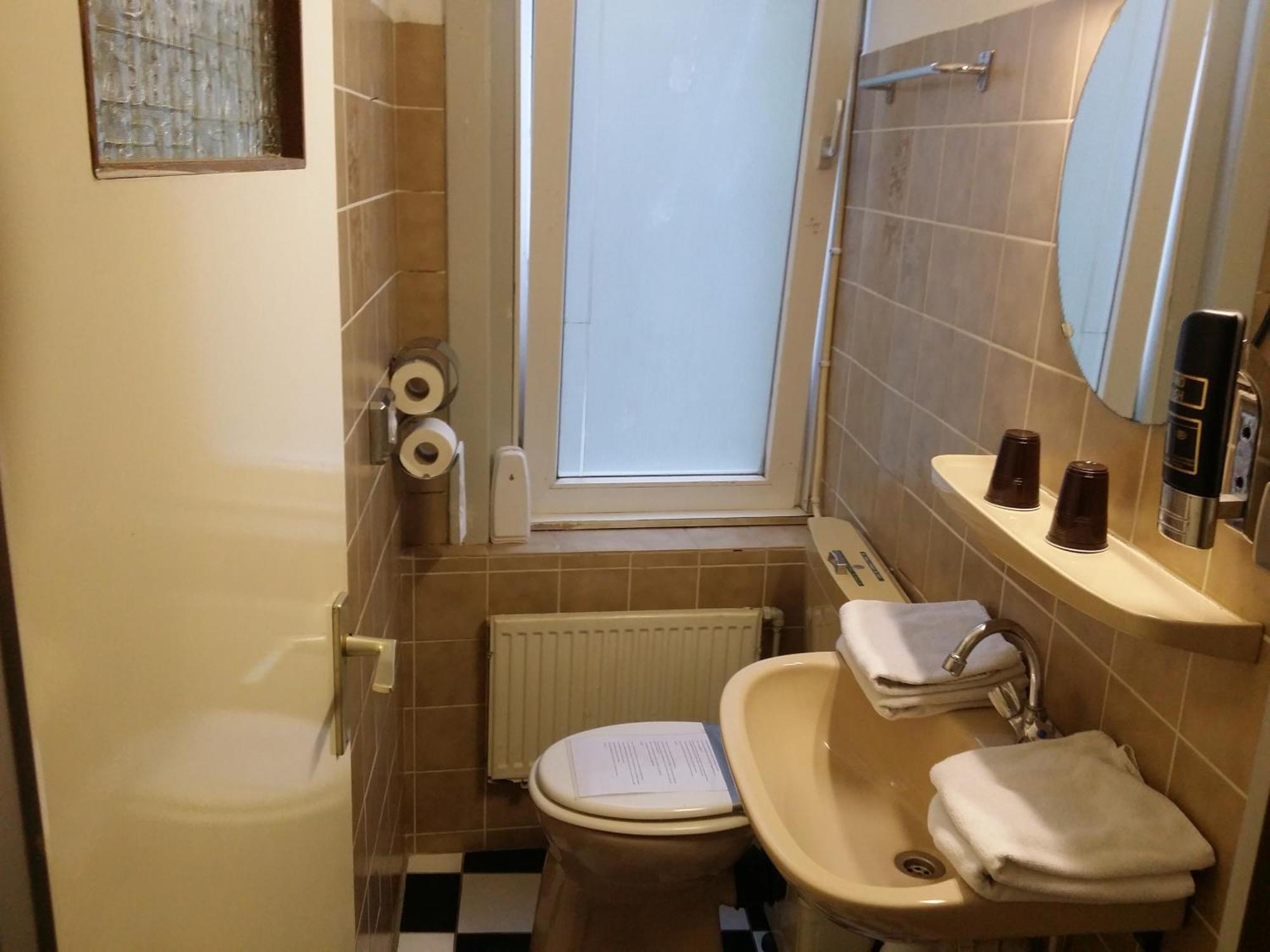 Single Room Private Bathroom