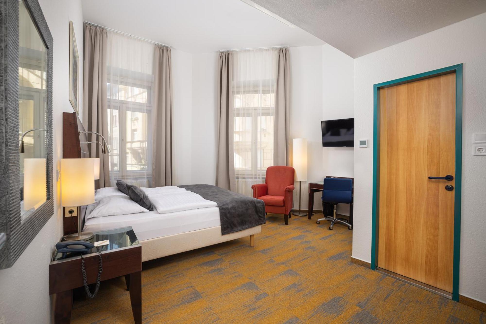 Single Room,1588038317:JPEG
