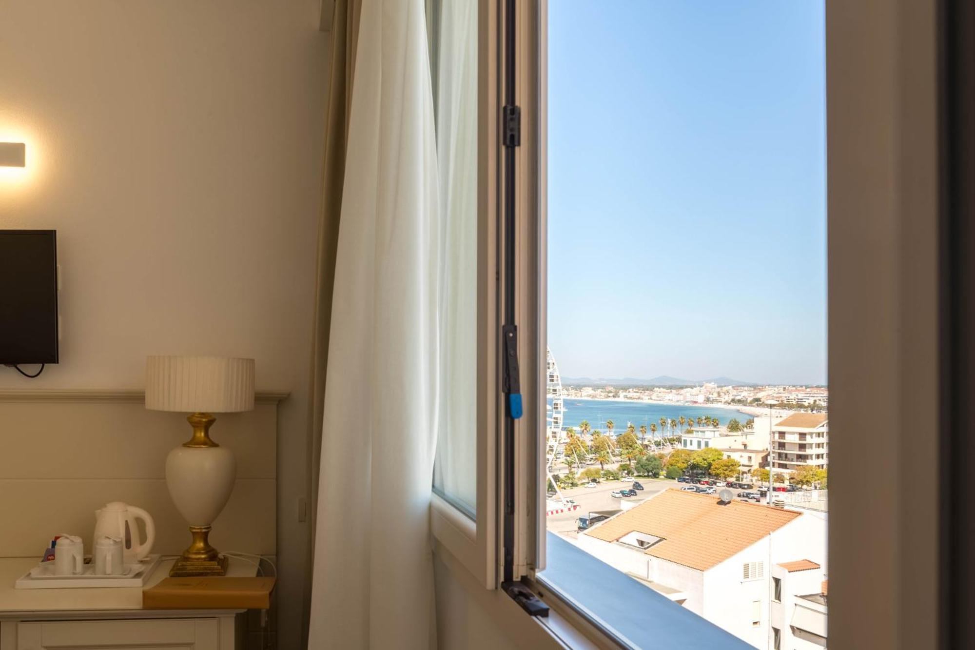 Double or Twin Room Side Sea View