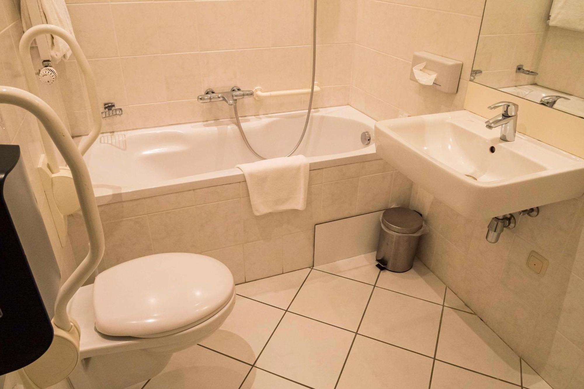 Twin Room Bath Tub Shower Disability Access