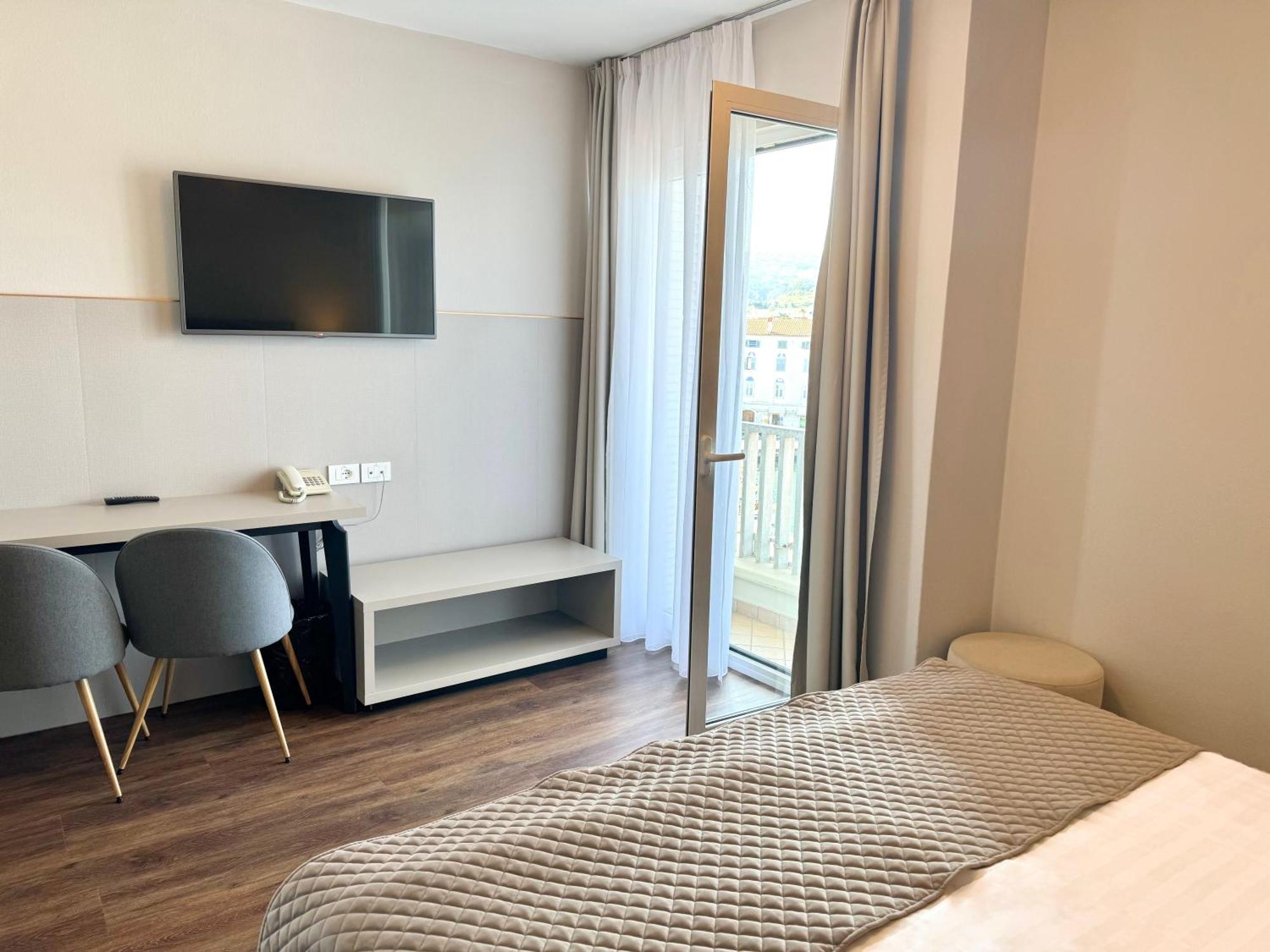 Double or Twin Room Sea View