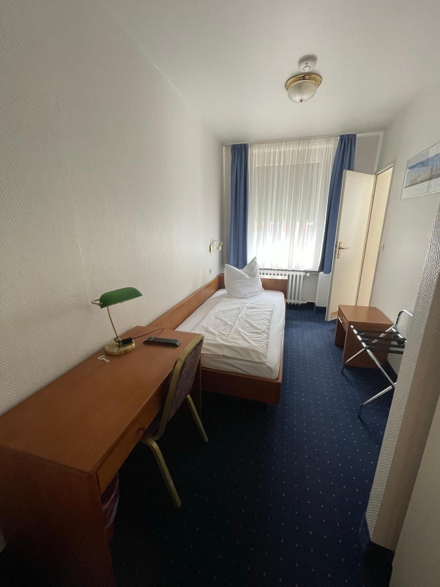 Single Room,1588047943:JPEG
