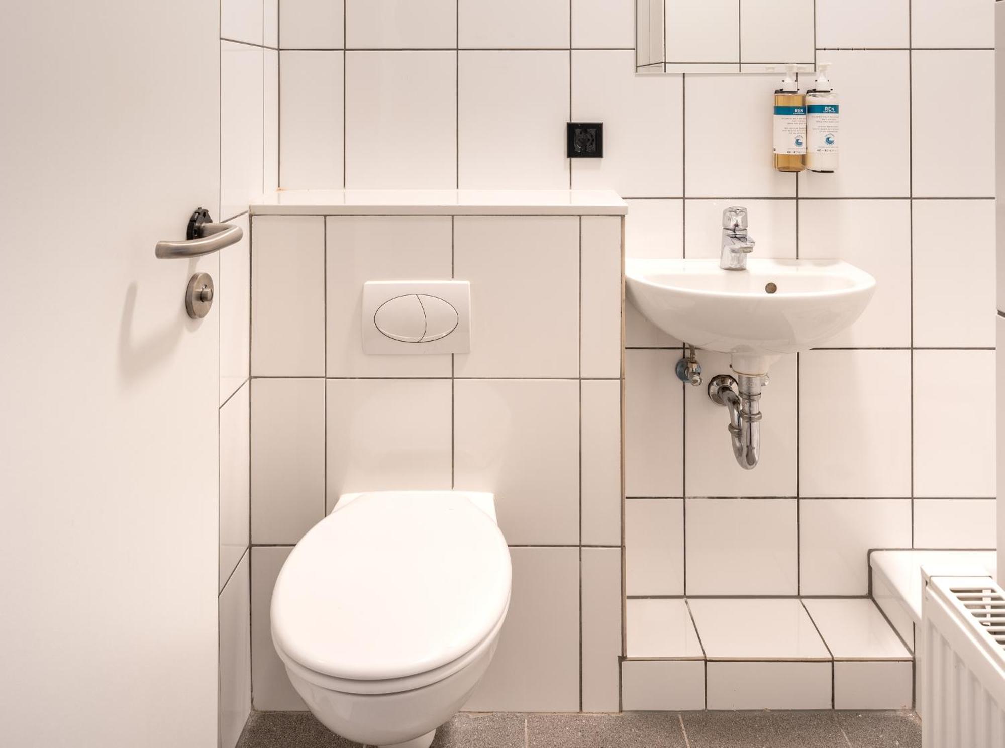 Medium Studio Kitchenette