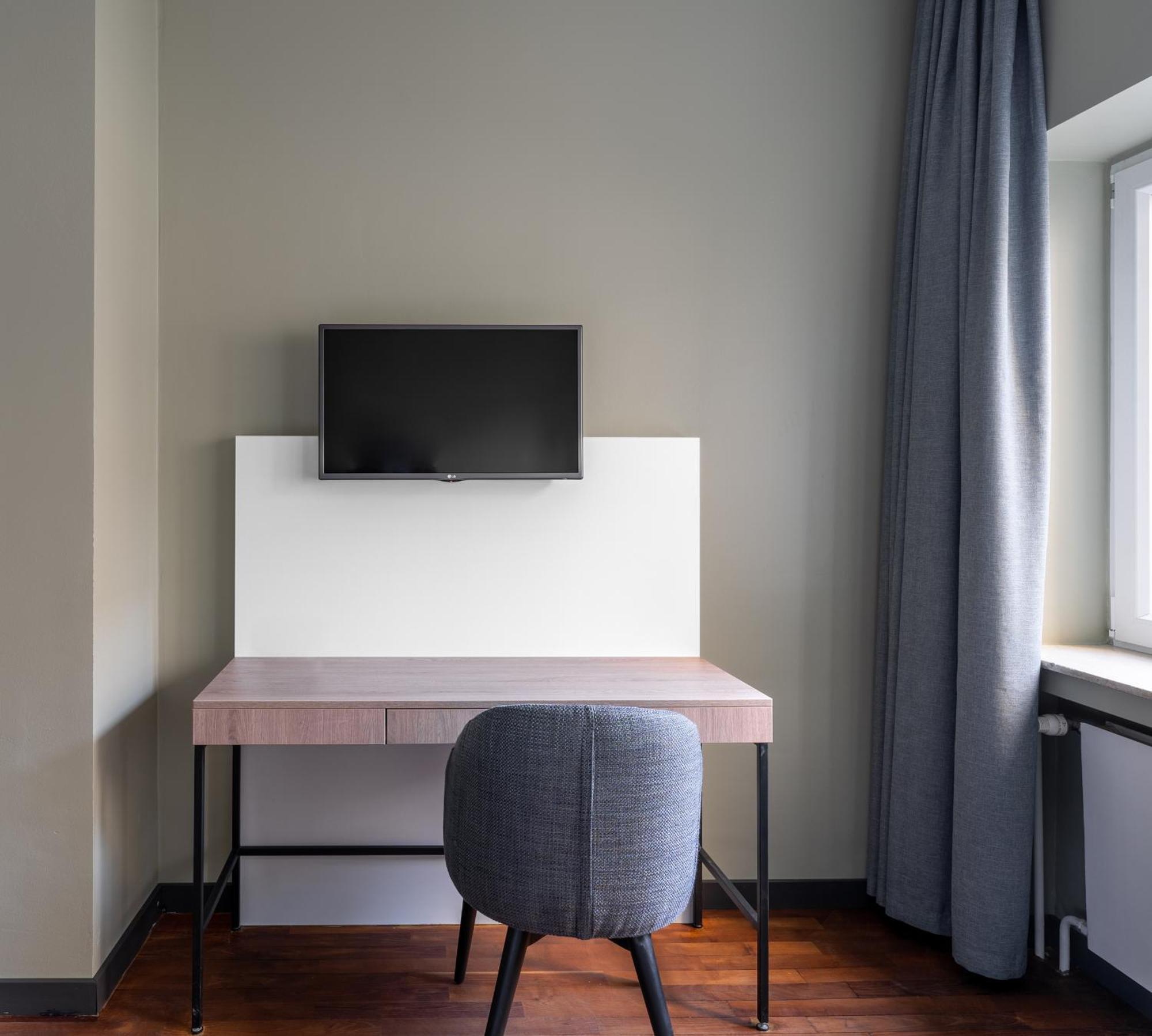 Medium Studio Kitchenette