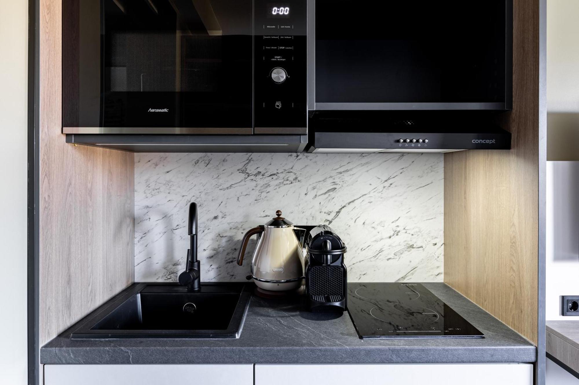 Extra Large Studio Kitchenette Bathtub