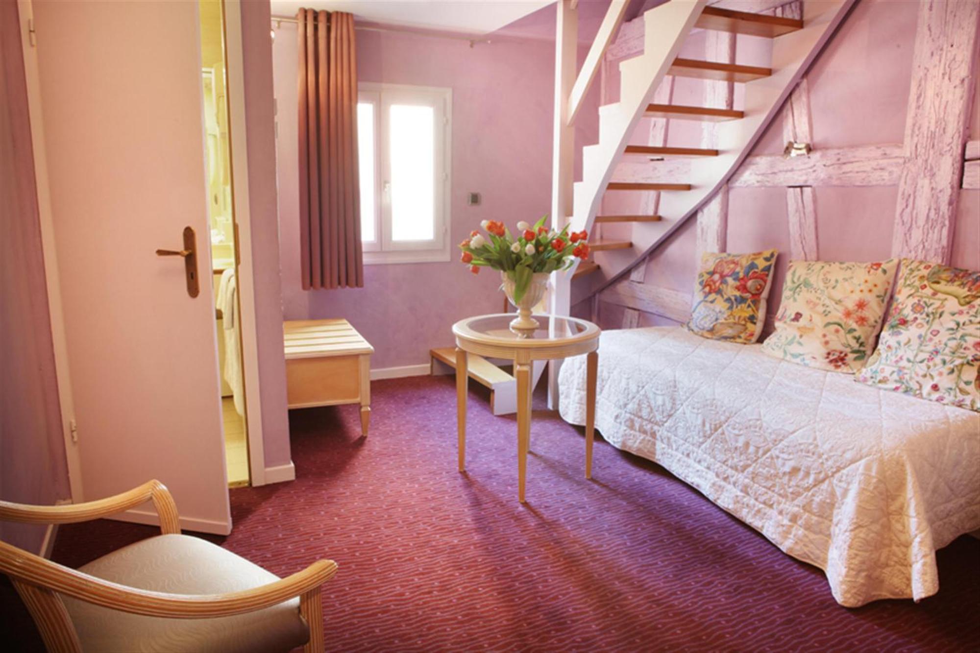 Cosy Quadruple Room