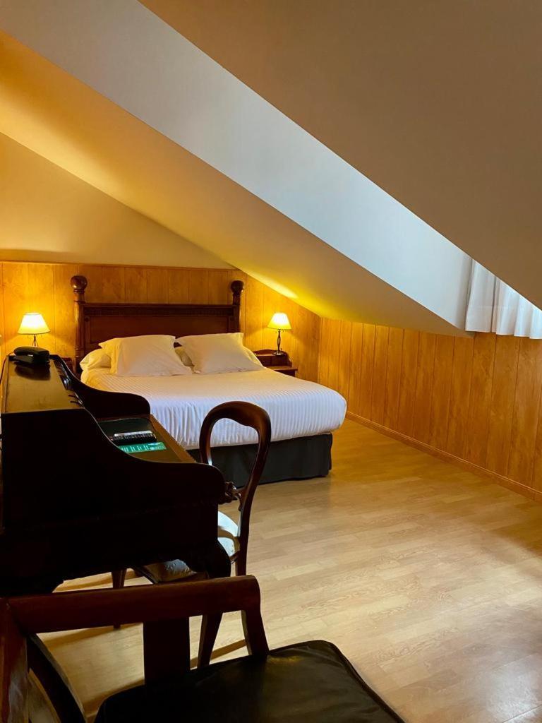 Economy Room