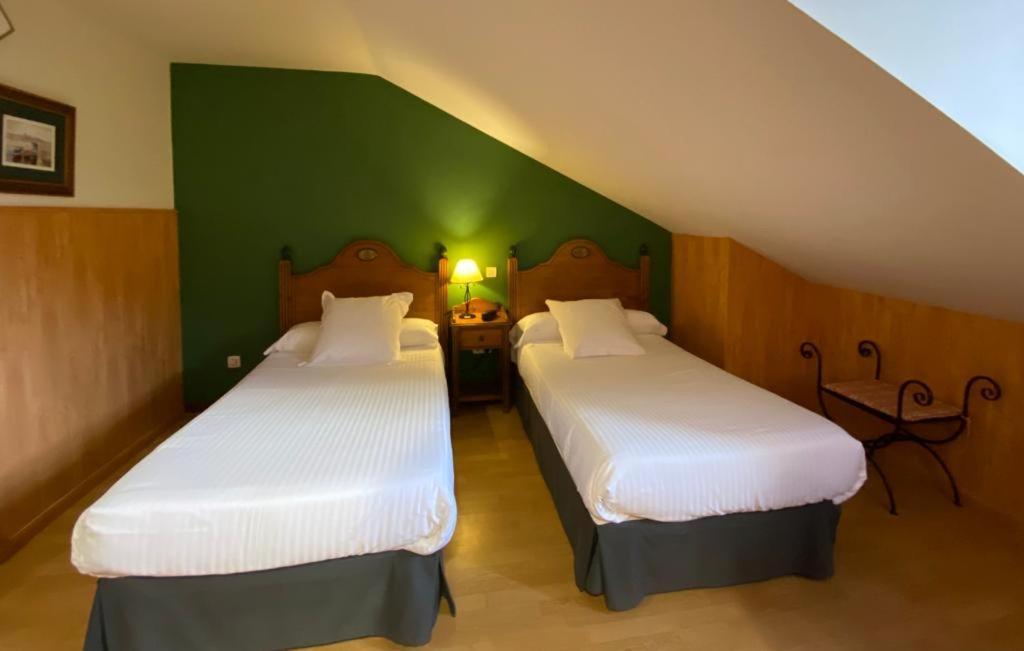 Economy Room