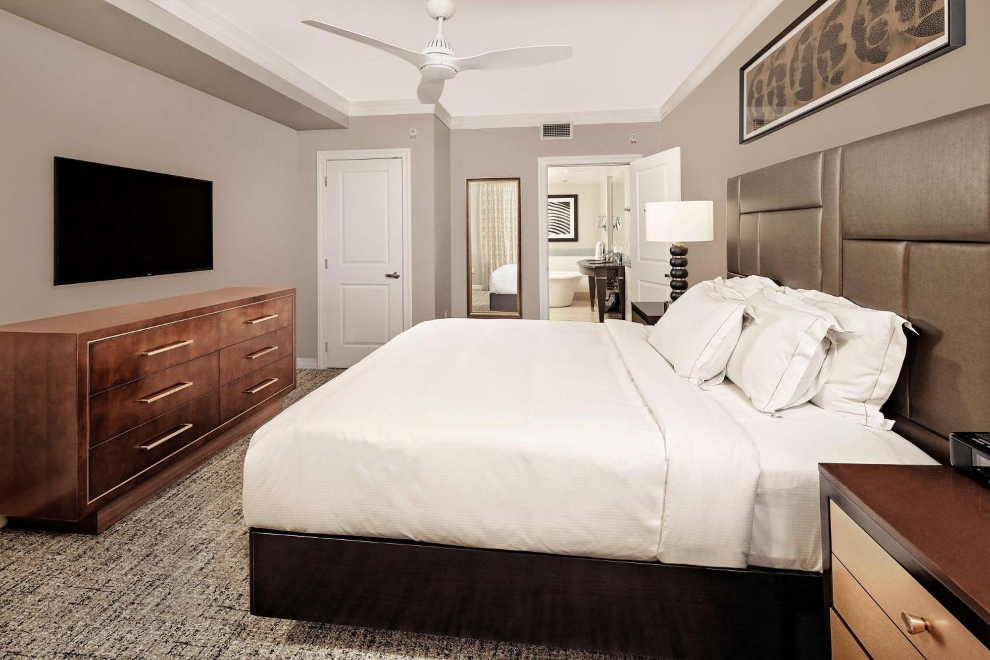 One-Bedroom King Suite Sofa Bed