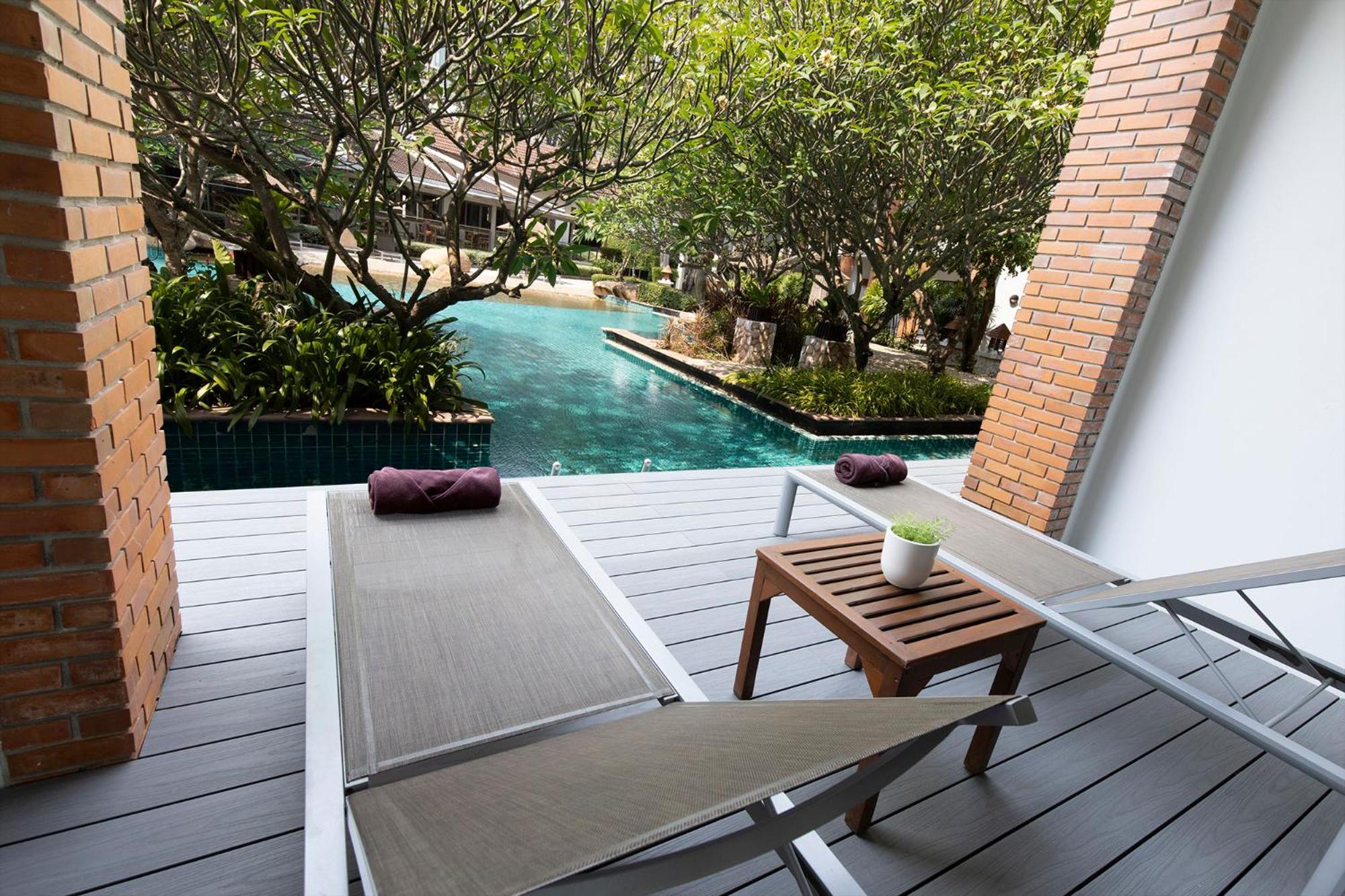 Deluxe Double or Twin Room Pool Access