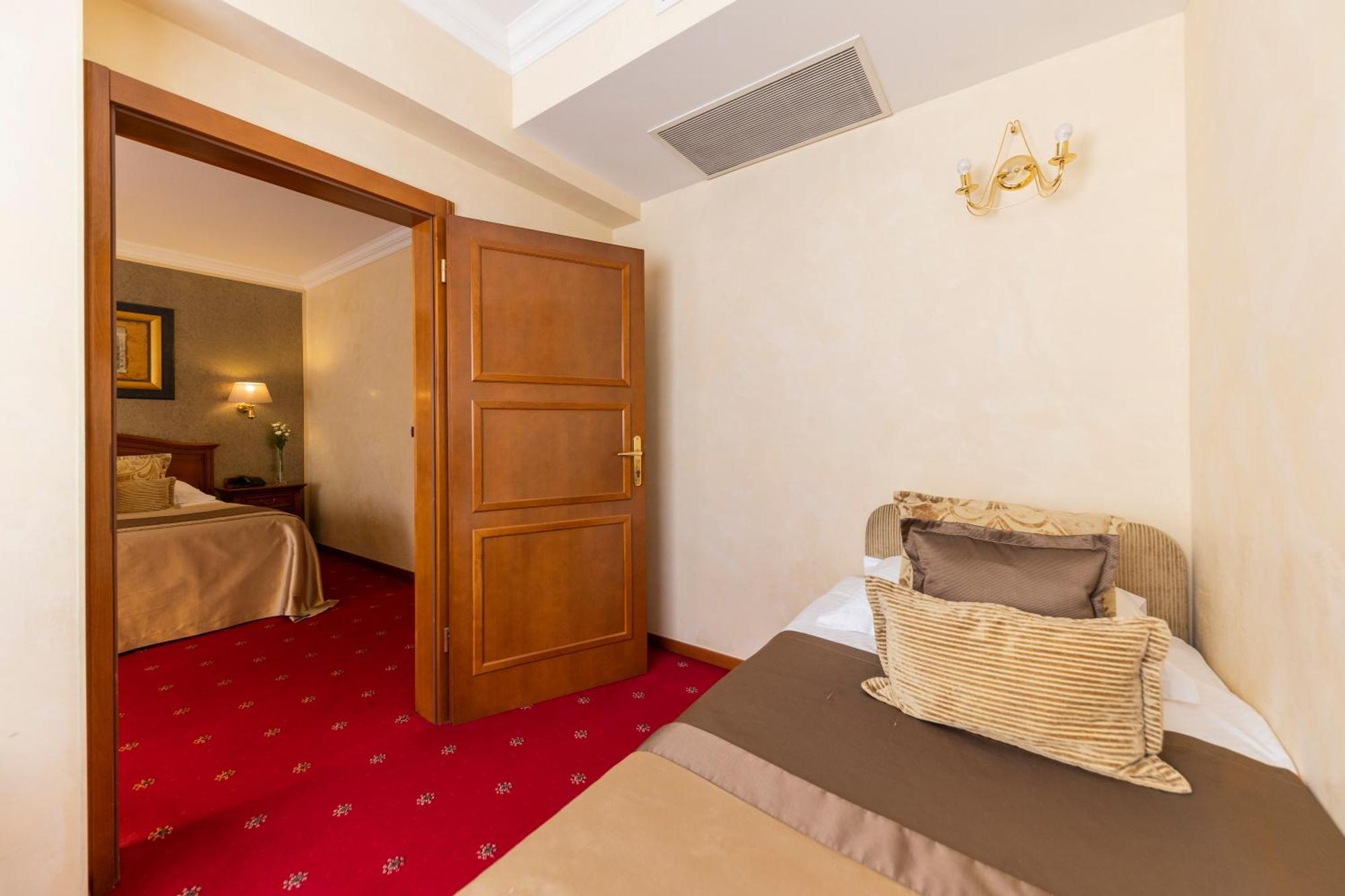 Triple Room Balcony,1588077289:JPEG