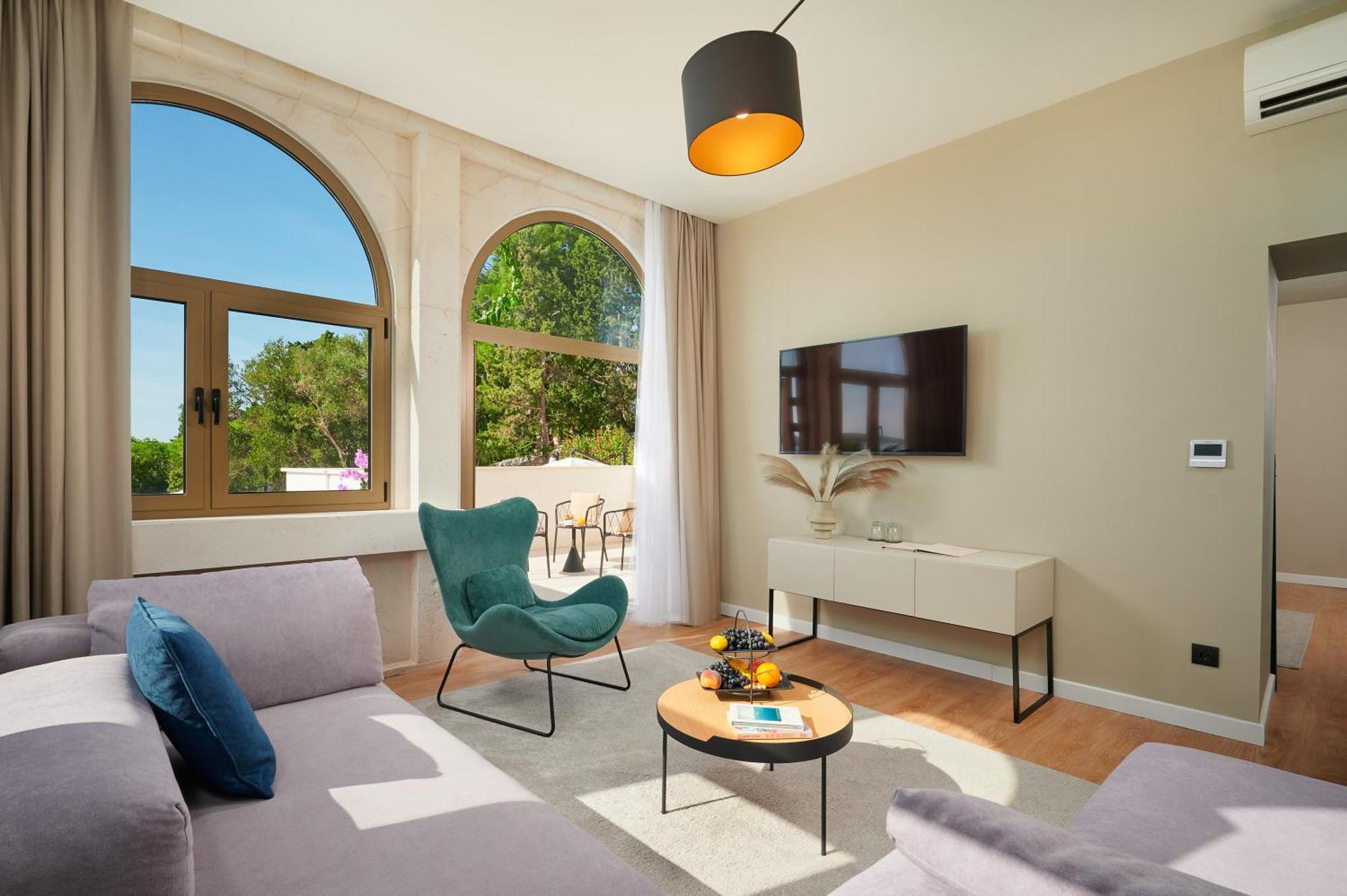 Executive Suite Sea Pool View a Terrace Ground Floor