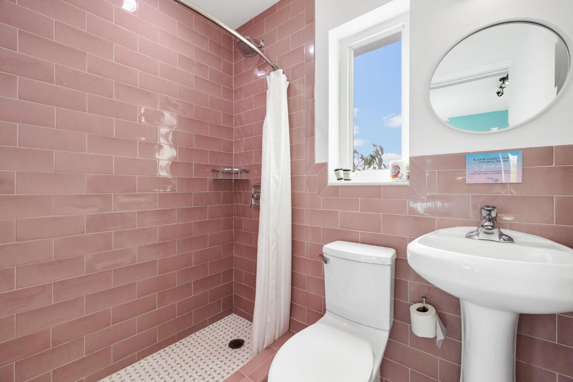 Deluxe Queen Suite