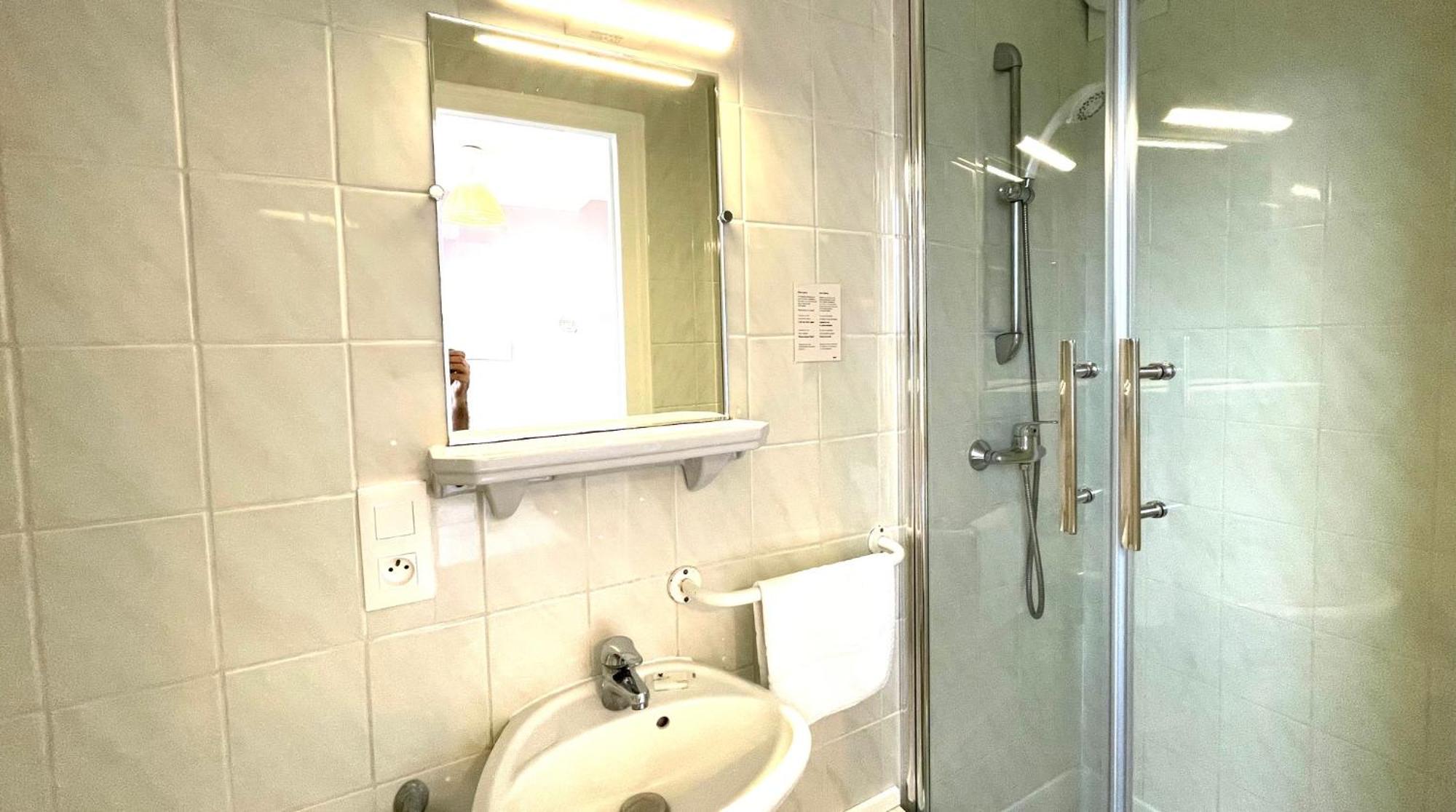 Single Room Shower