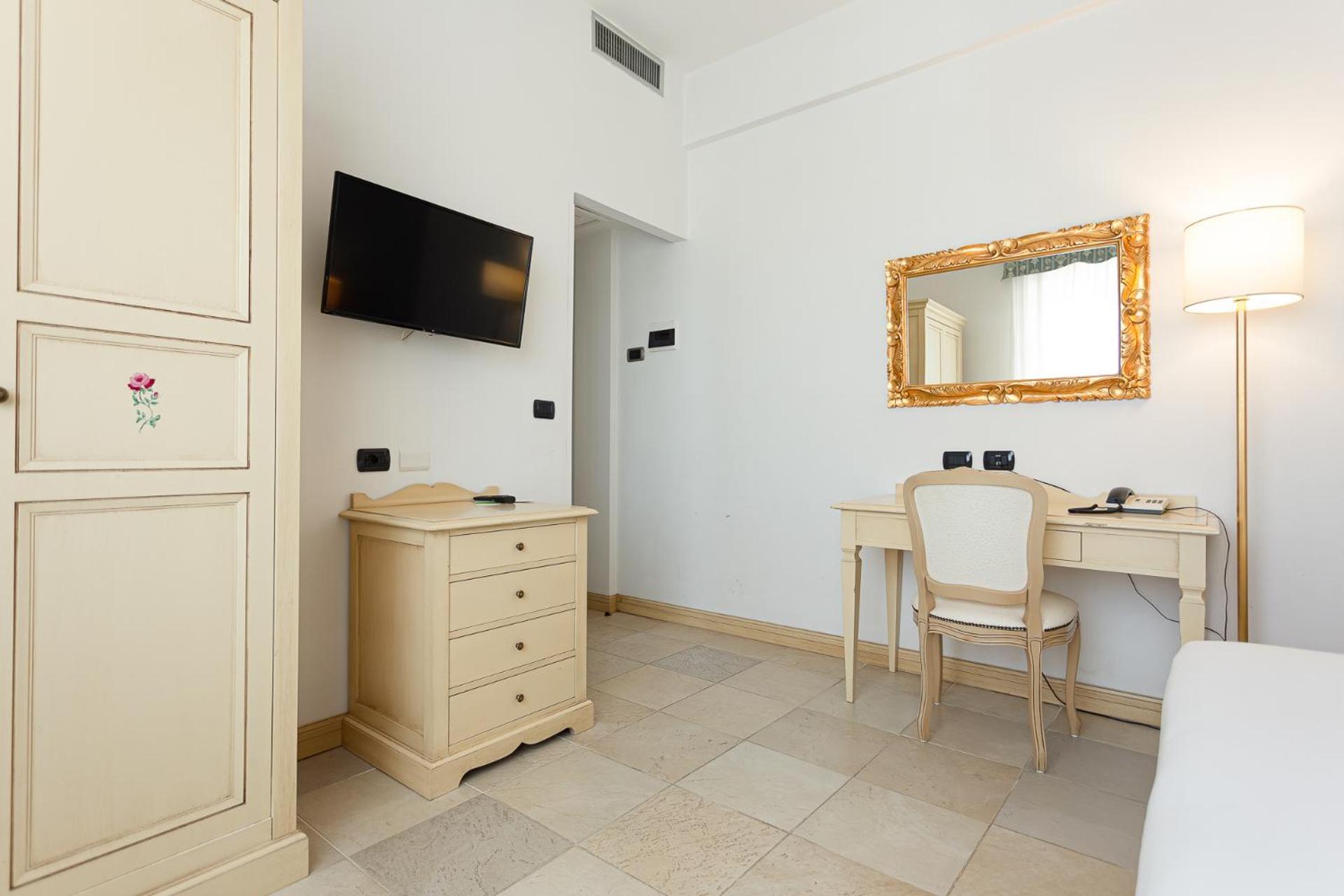 Double Room,1588083737:JPEG