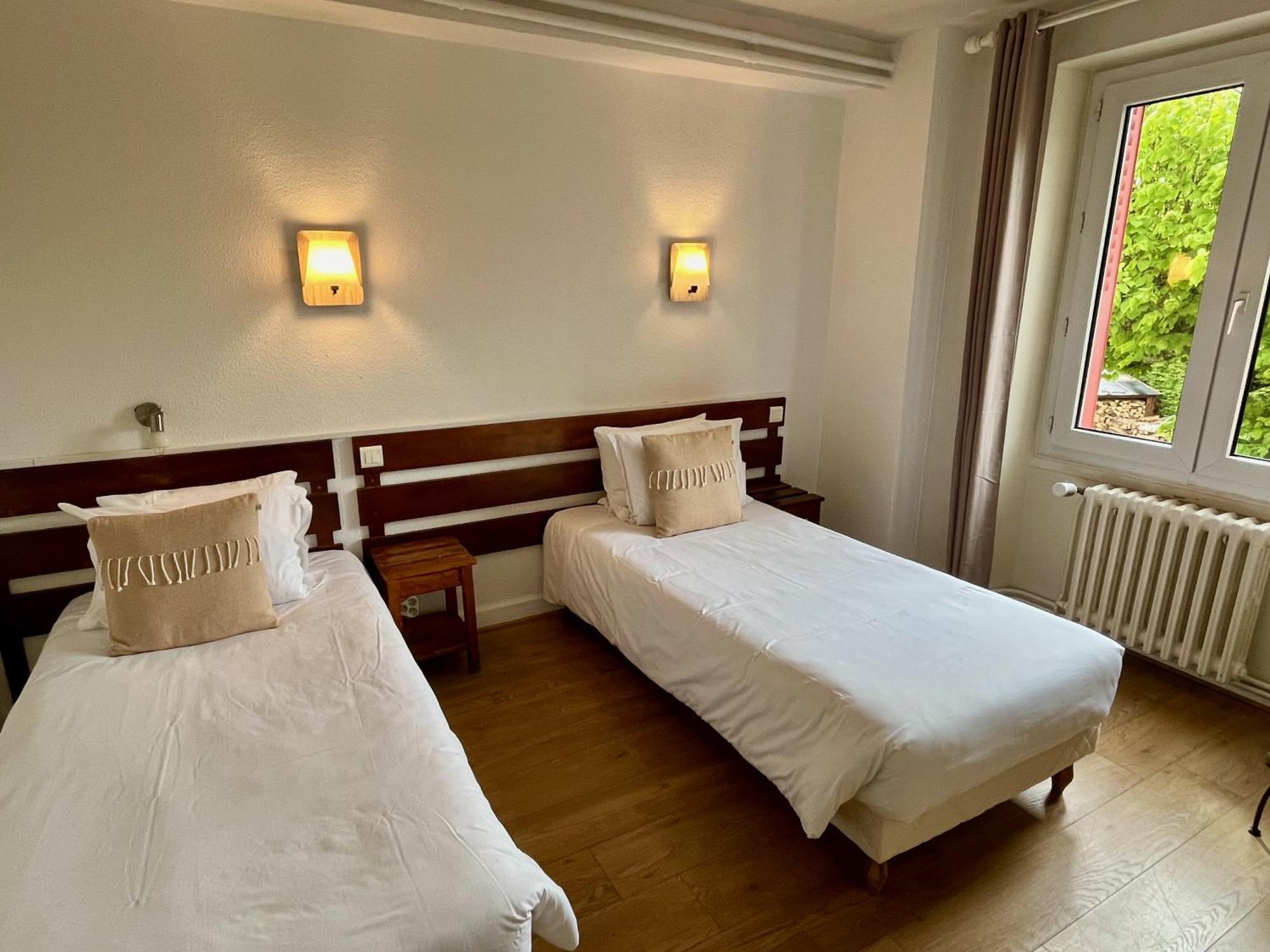 Twin Room,1588086373:JPEG