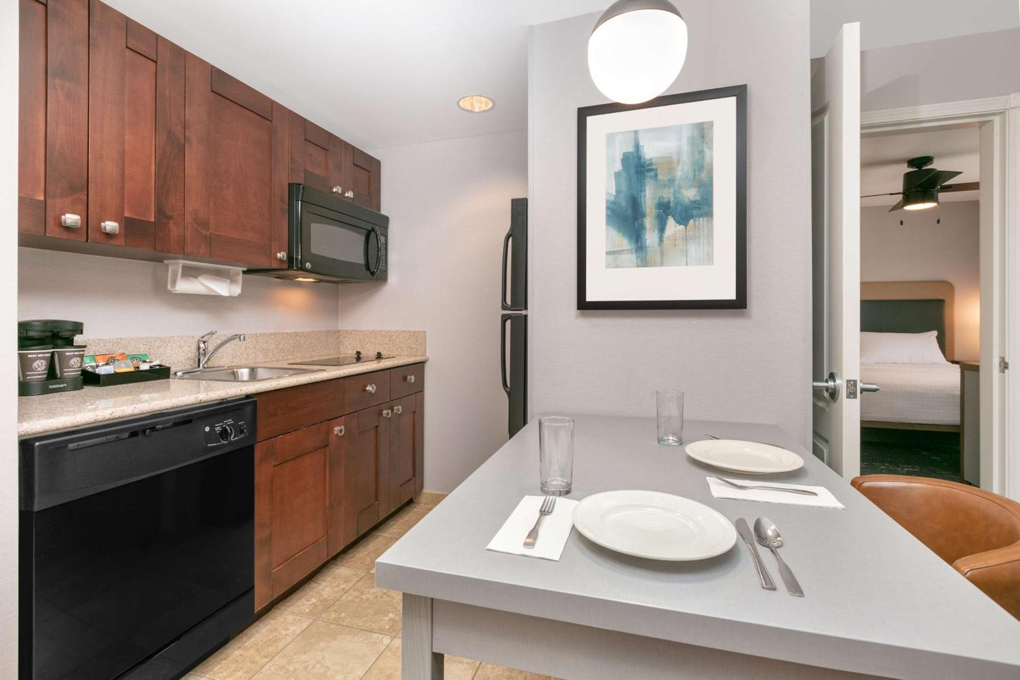 One-Bedroom King Suite - Non-Smoking