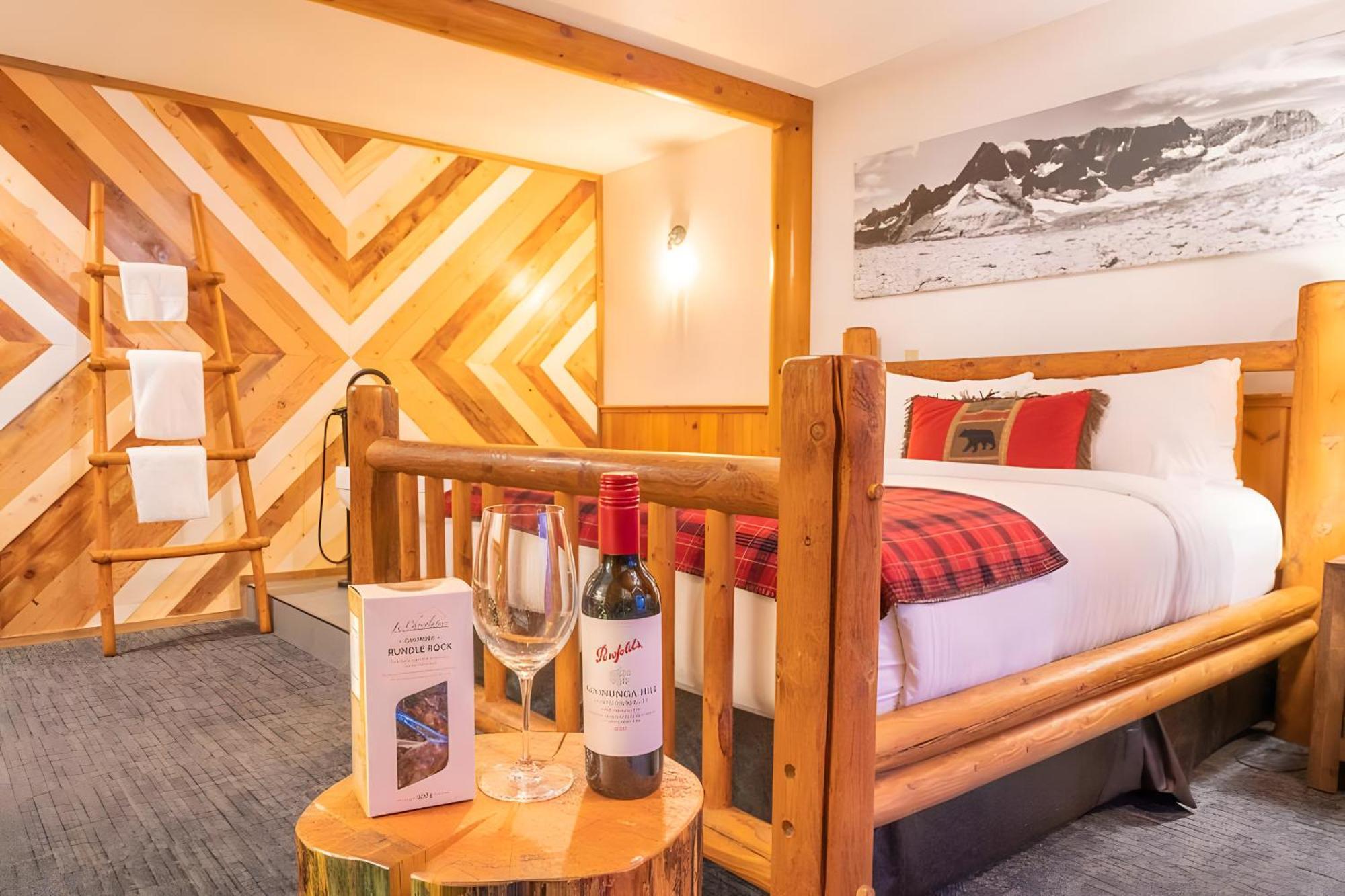 Jacuzzi Suite Lodge Building