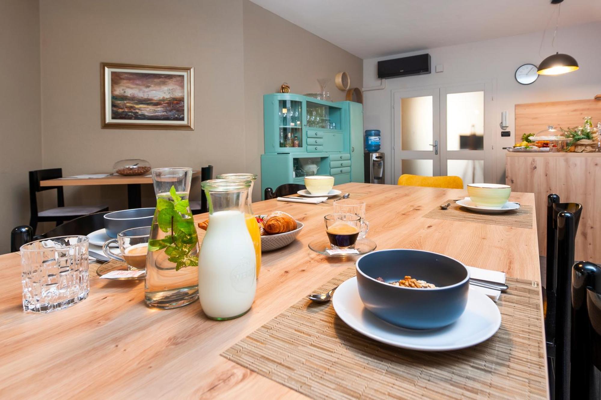 Comfor Two-Bedroom Apartment Balcony