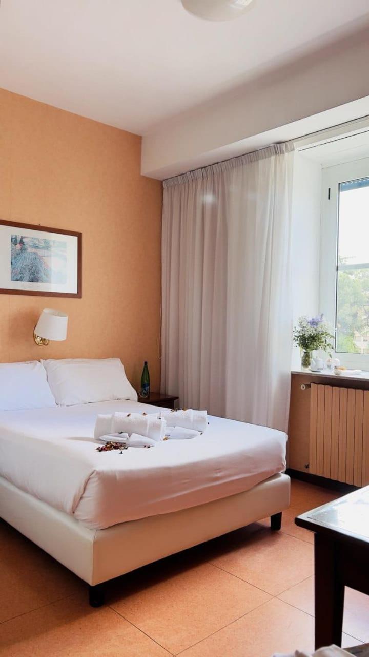 Small Double Room,1588141945:JPEG