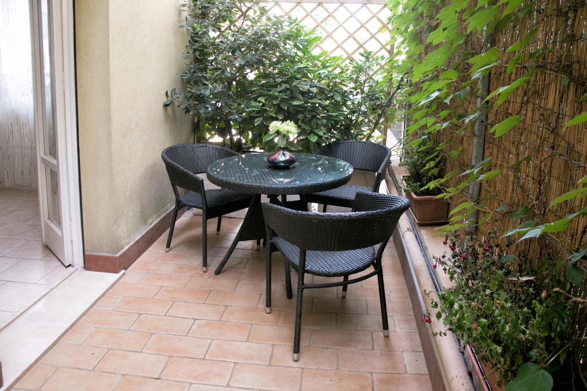 Studio Private Patio Ground Floor