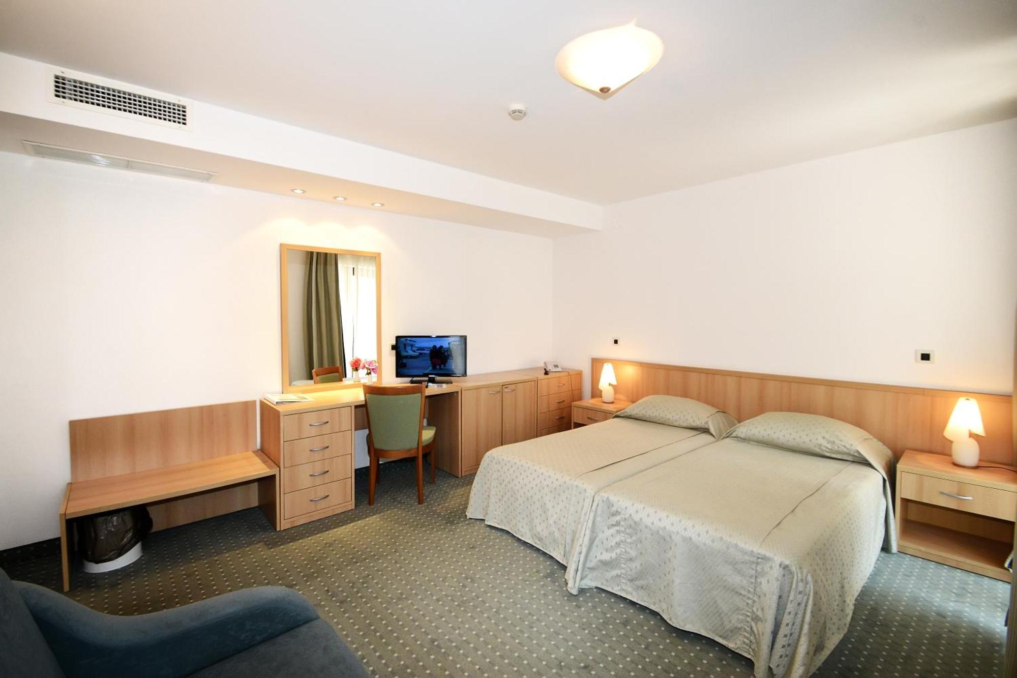 Family Room 22