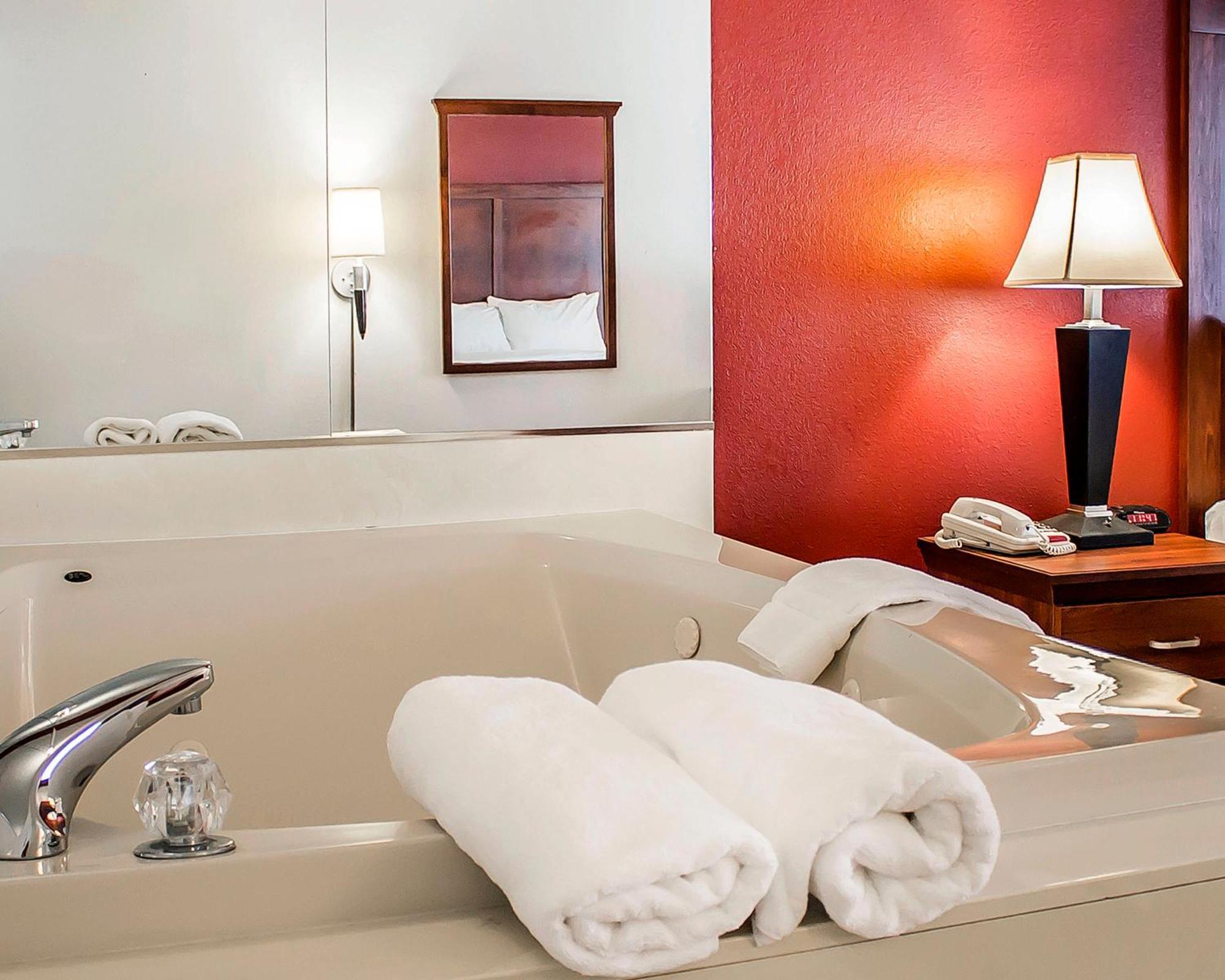 Standard Queen Room Hot Tub Non-Smoking
