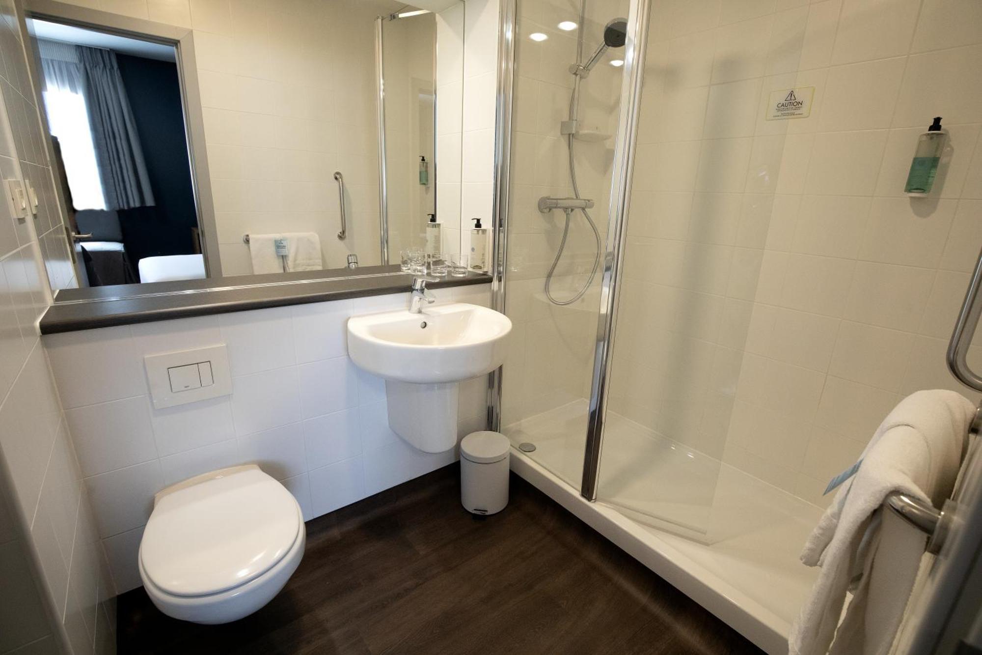 Twin Room,1588151341:JPEG