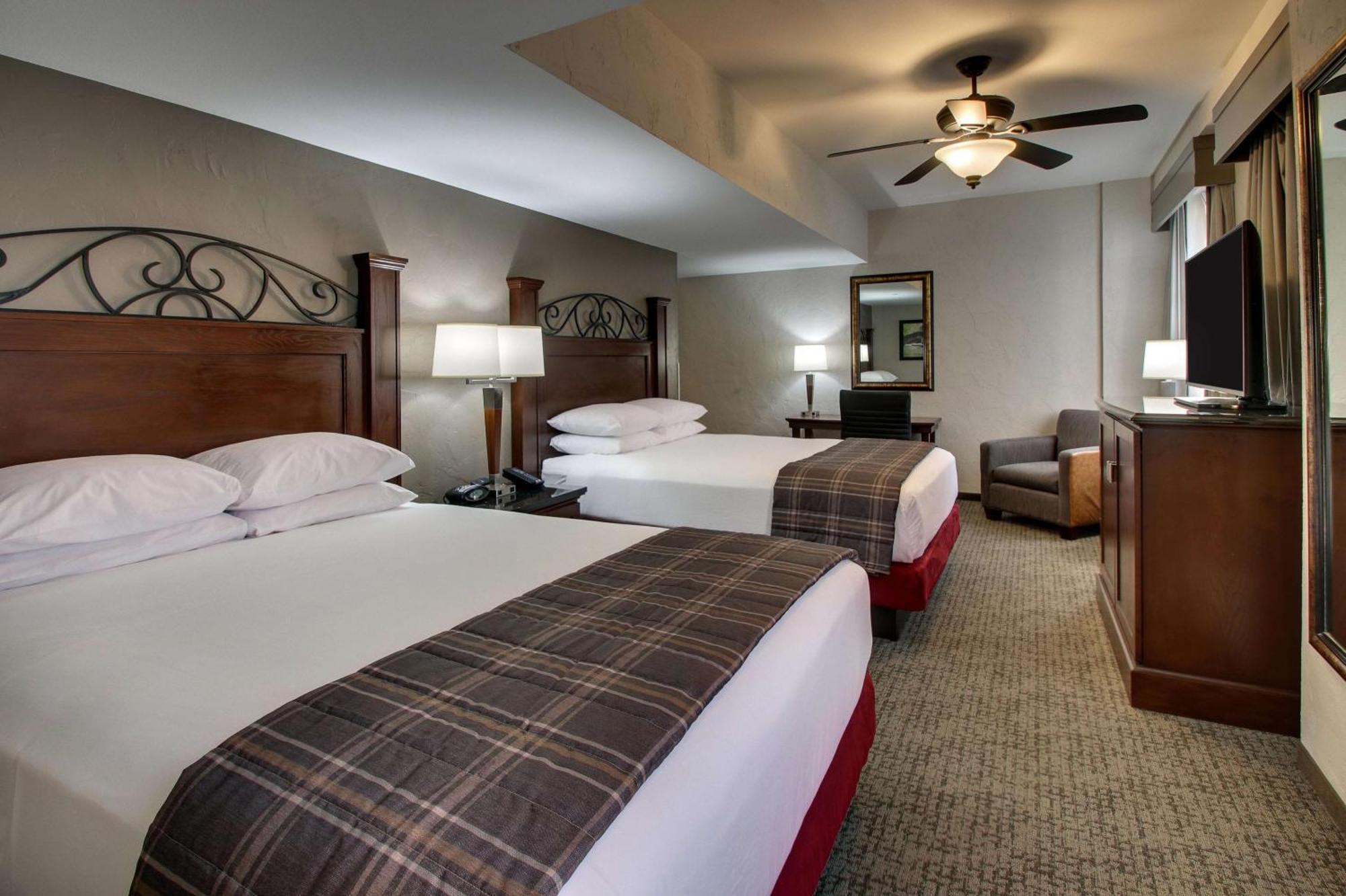 Deluxe Queen Room Two Queen Beds Accessible Tub