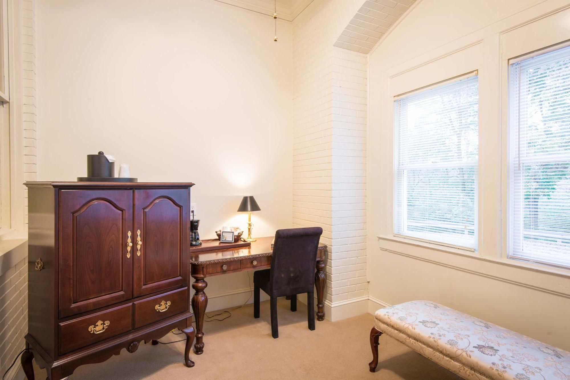 Queen Suite Disability Access