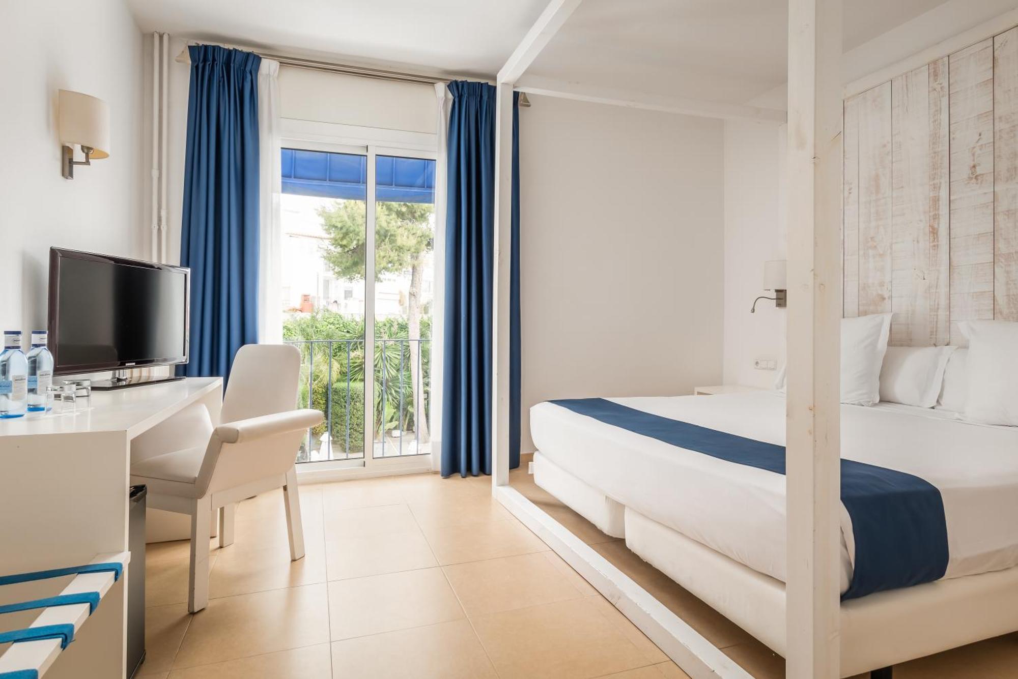Double or Twin Room Garden View