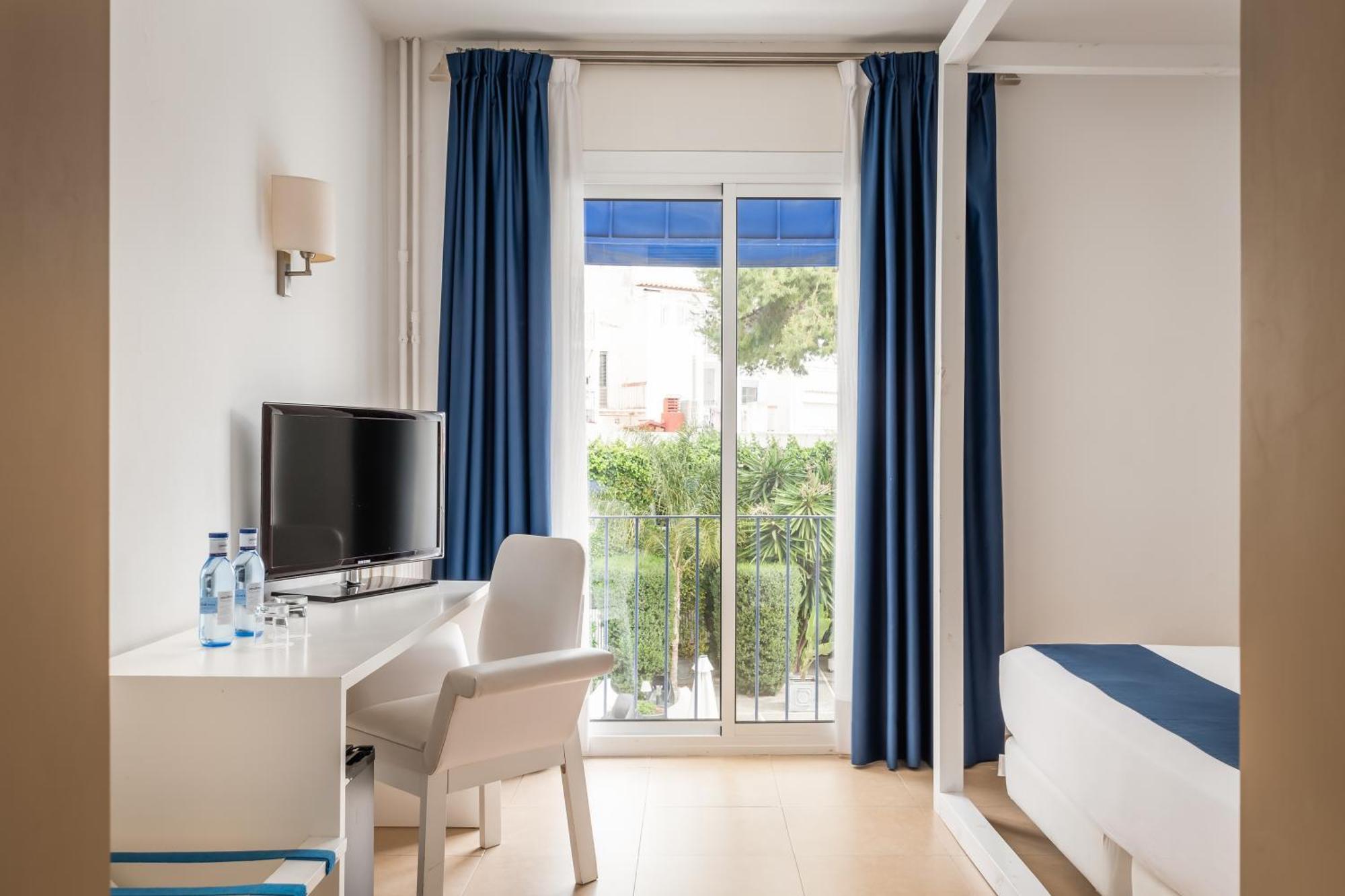 Double or Twin Room Garden View
