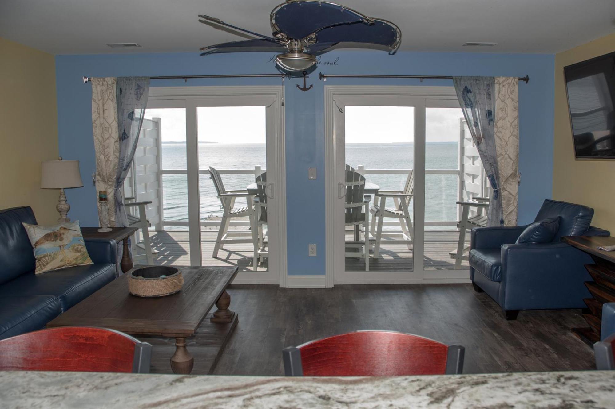 10-Person Waterfront Condo