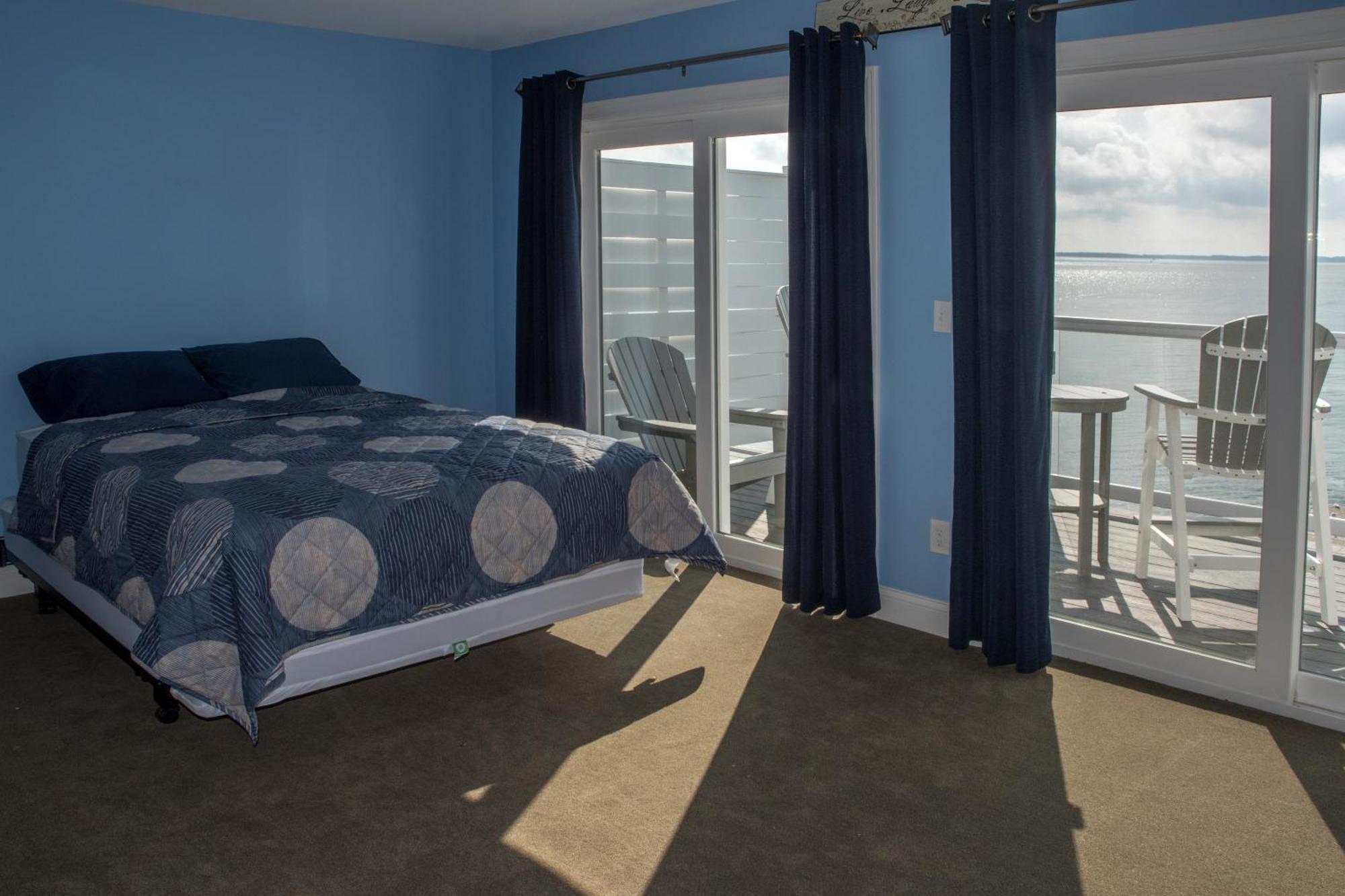 10-Person Waterfront Condo