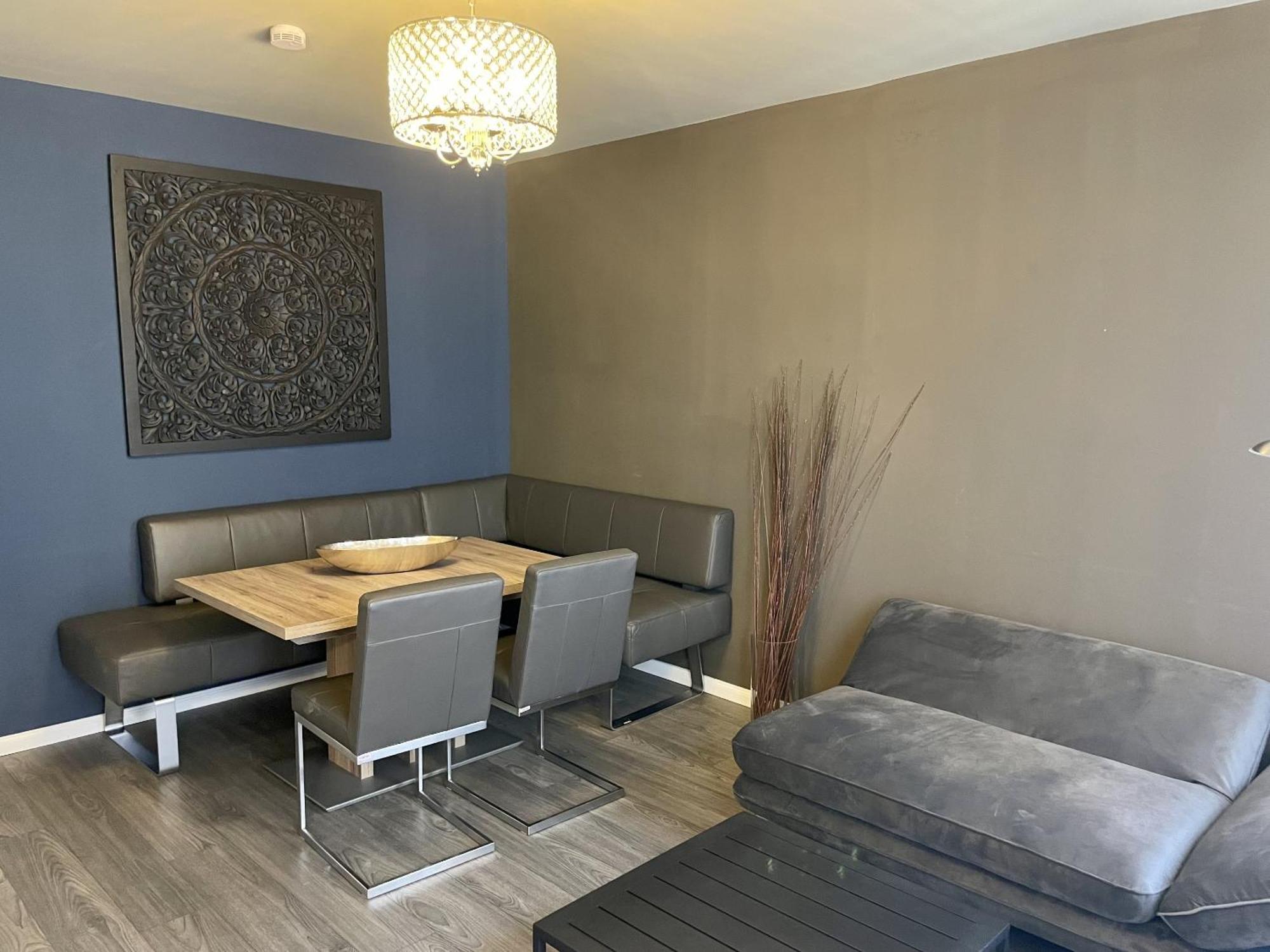 One-Bedroom Deluxe Apartment