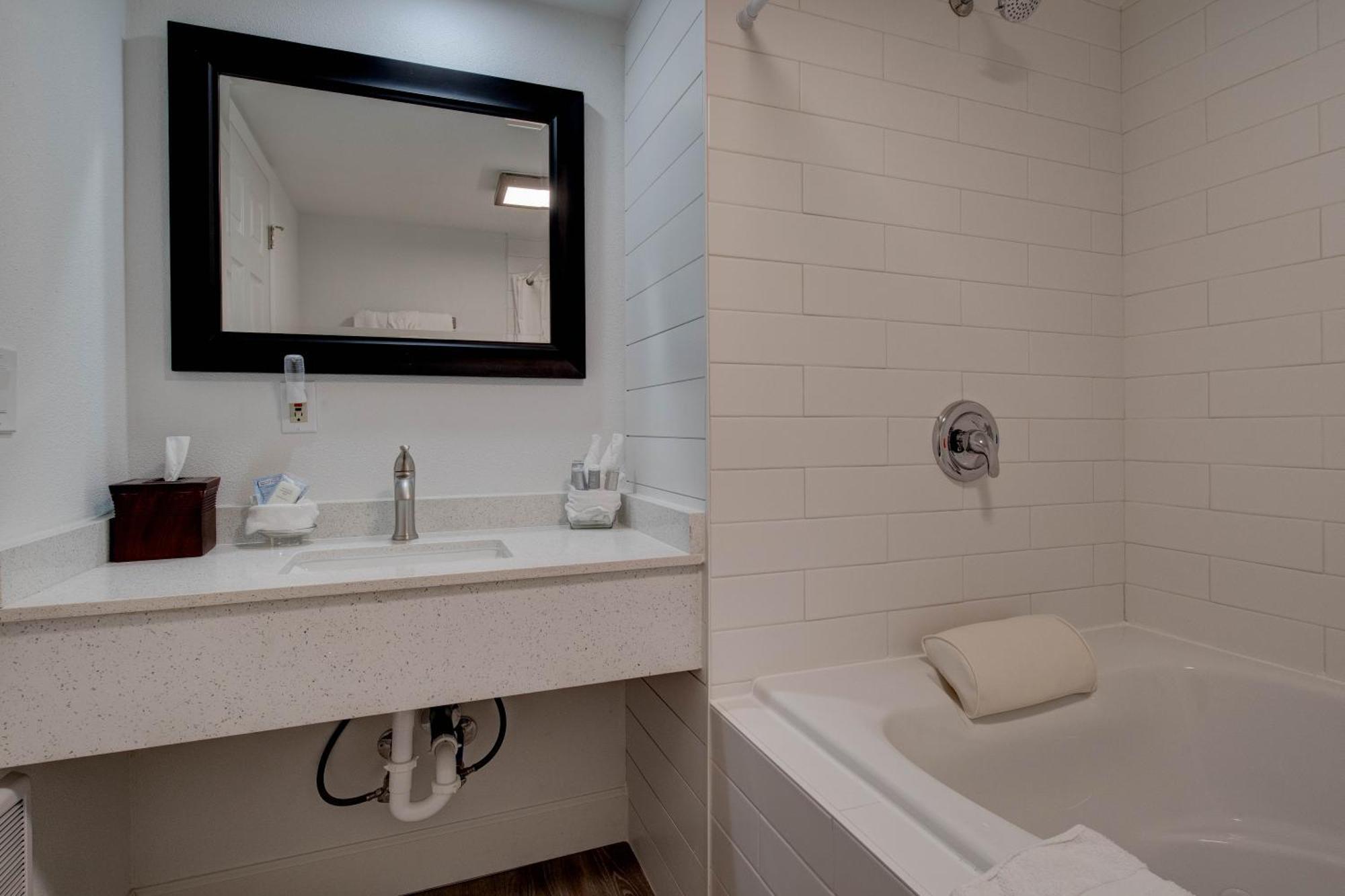 One bedroom Queen Suite Spa